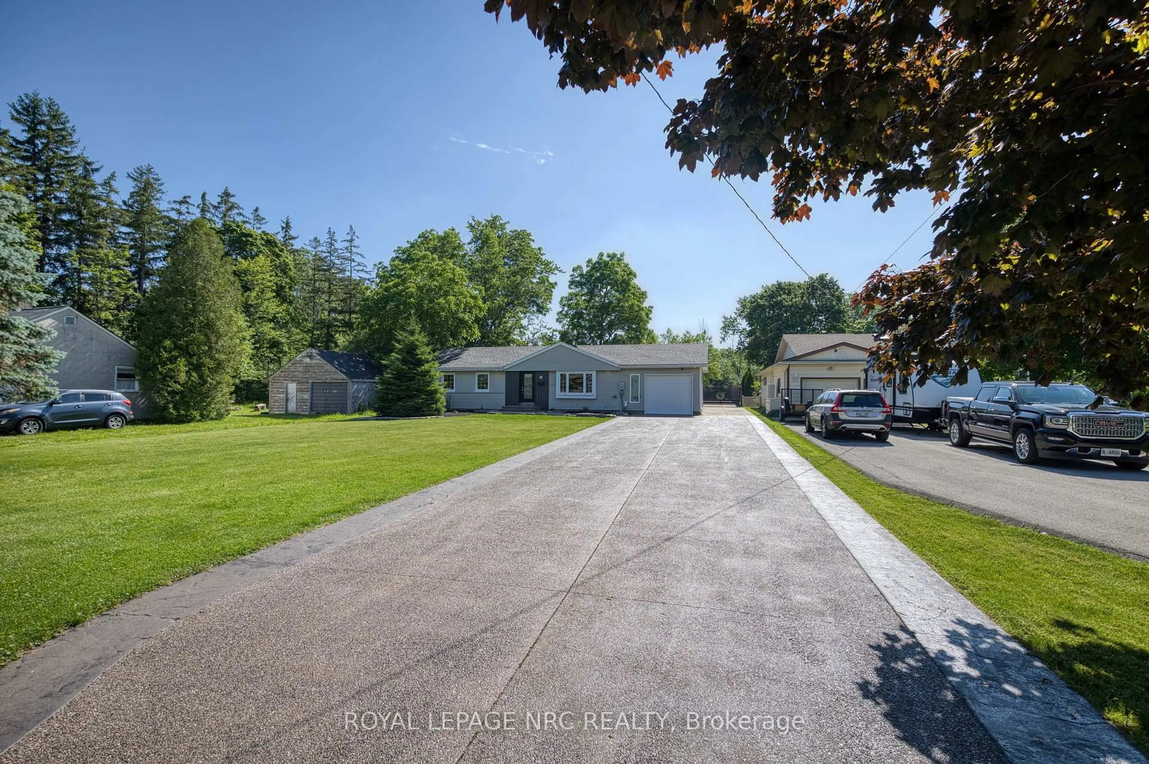 A pic from outside/outdoor area/front of a property/back of a property/a pic from drone, street for 646 Prospect Point Rd, Fort Erie Ontario L0S 1N0