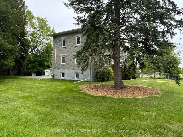 395 Pine St, Gananoque 3