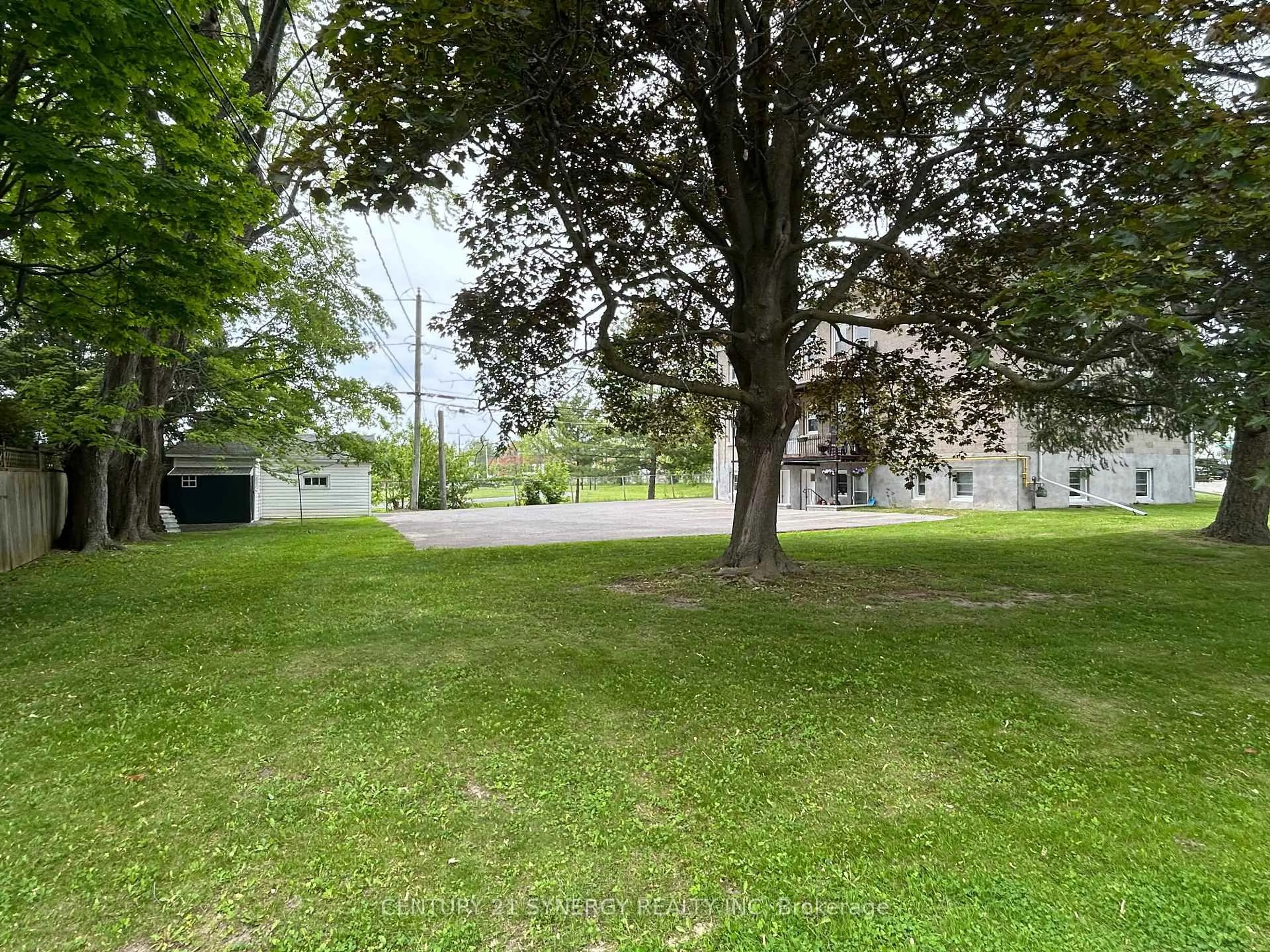 A pic from outside/outdoor area/front of a property/back of a property/a pic from drone, unknown for 395 Pine St, Gananoque Ontario K7G 1E2