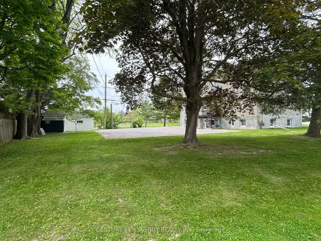 395 Pine St, Gananoque 4