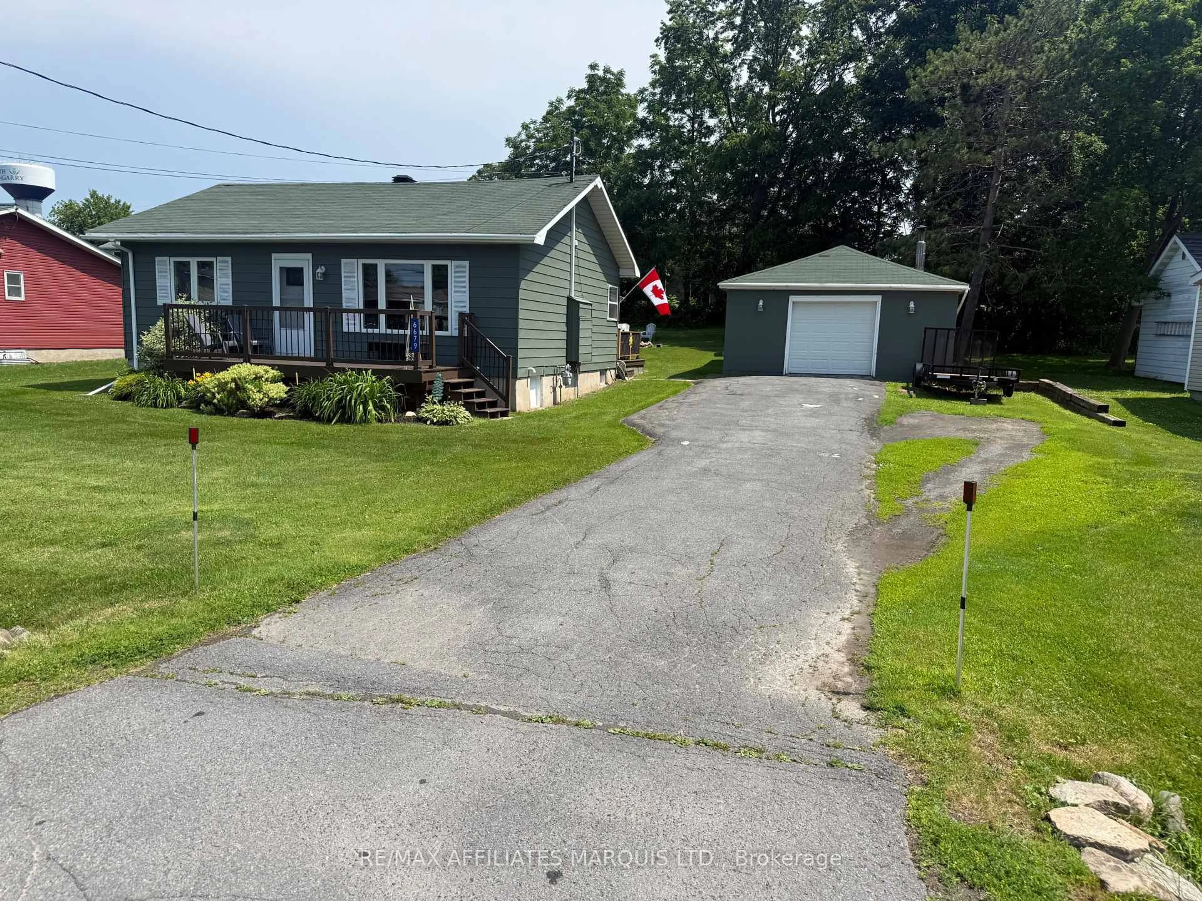 A pic from outside/outdoor area/front of a property/back of a property/a pic from drone, street for 6679 Lawrence St, South Glengarry Ontario K6H 5R5
