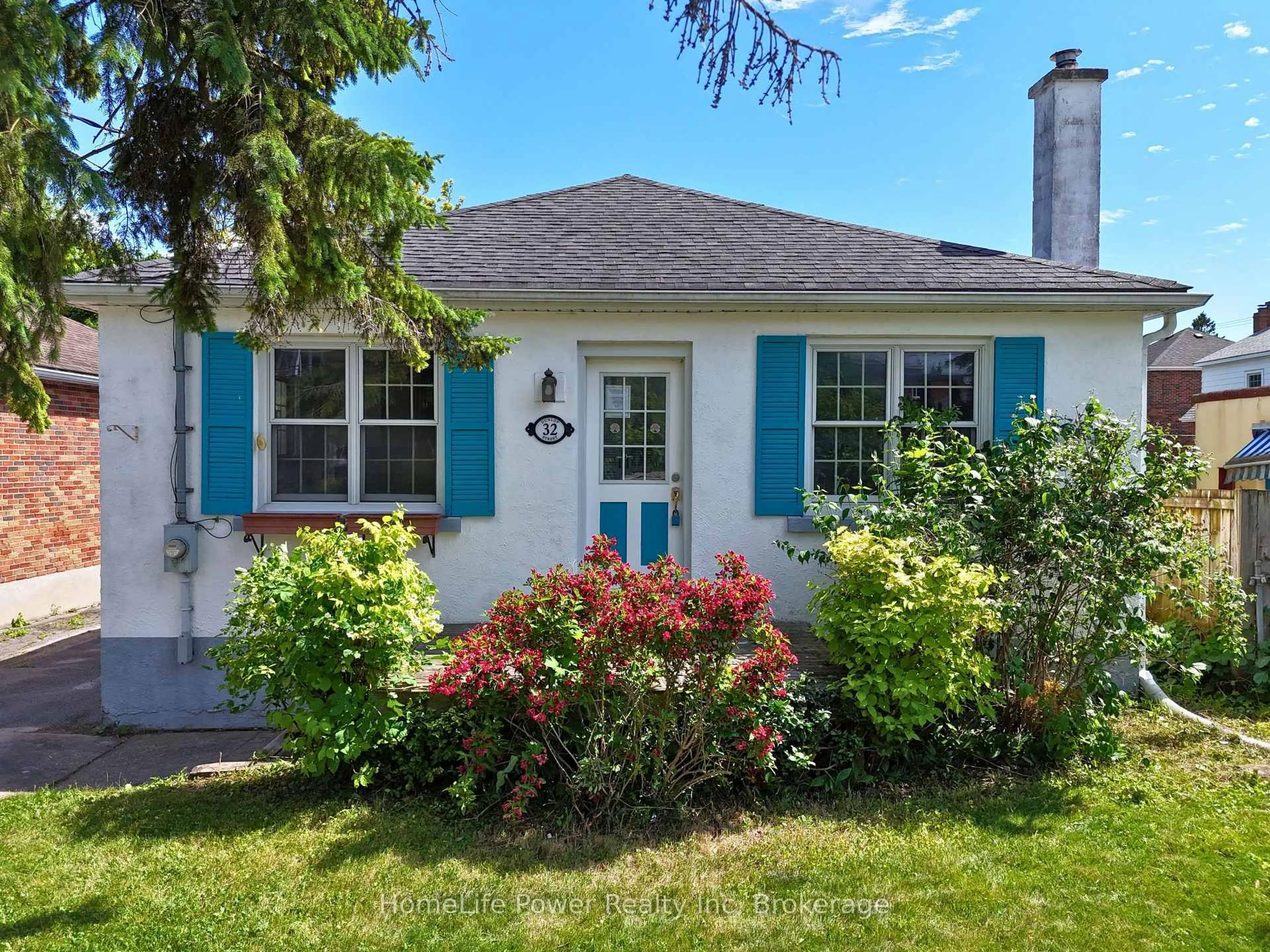 Home with vinyl exterior material, street for 32 Dunlop St, Kingston Ontario K7L 1L2