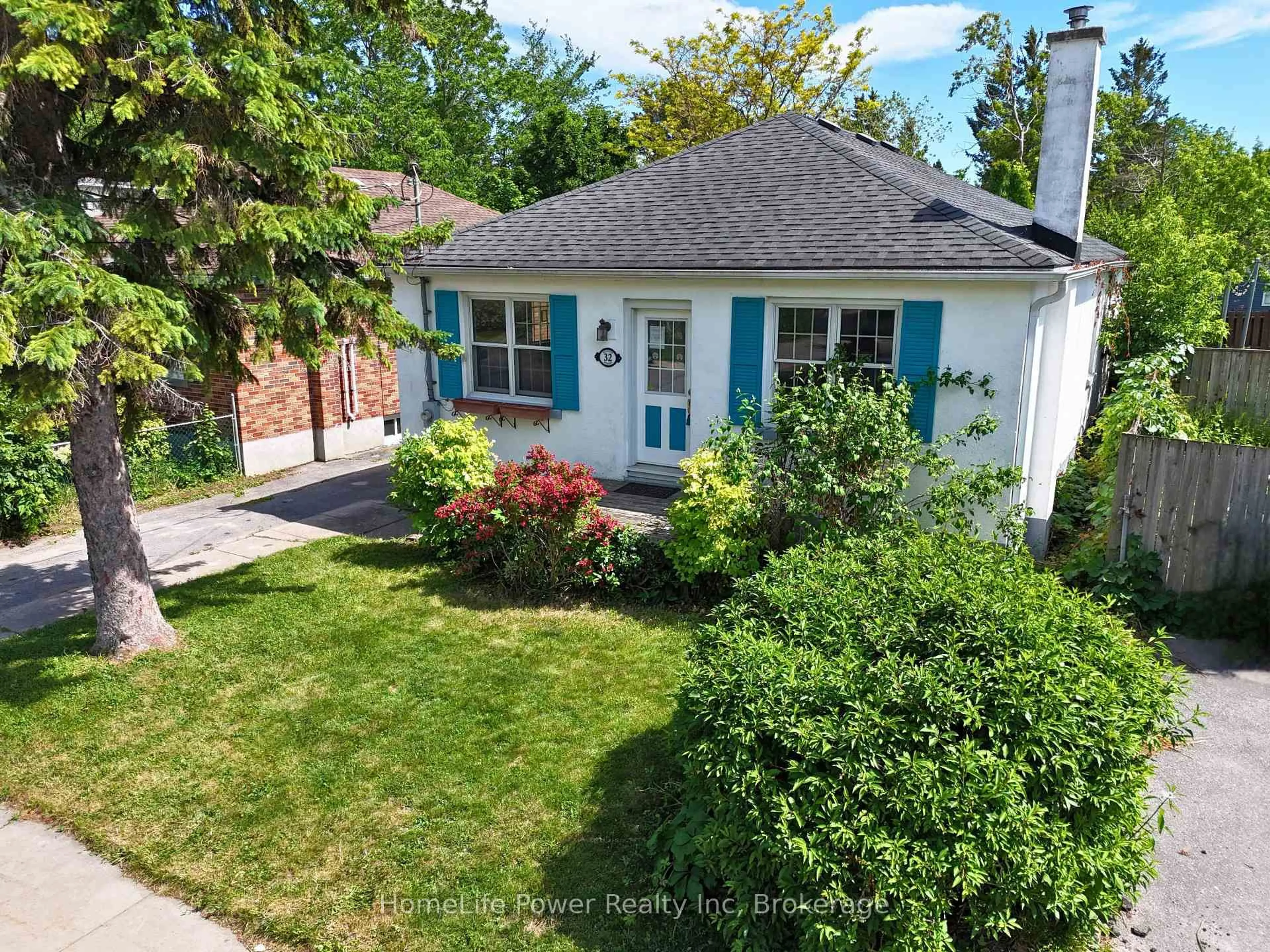 A pic from outside/outdoor area/front of a property/back of a property/a pic from drone, street for 32 Dunlop St, Kingston Ontario K7L 1L2