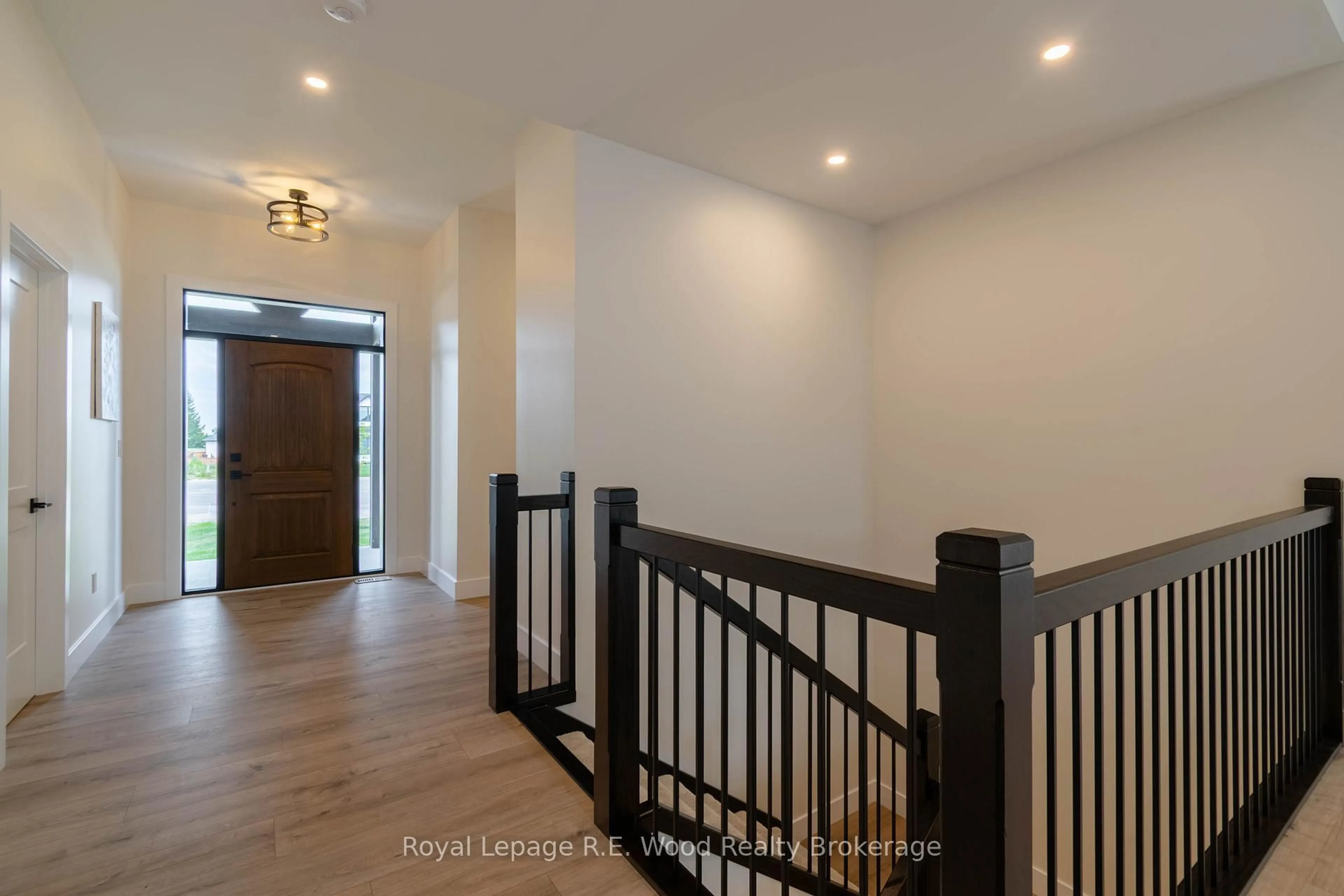 Indoor foyer for 80 Herb St, Norwich Ontario N0J 1P0