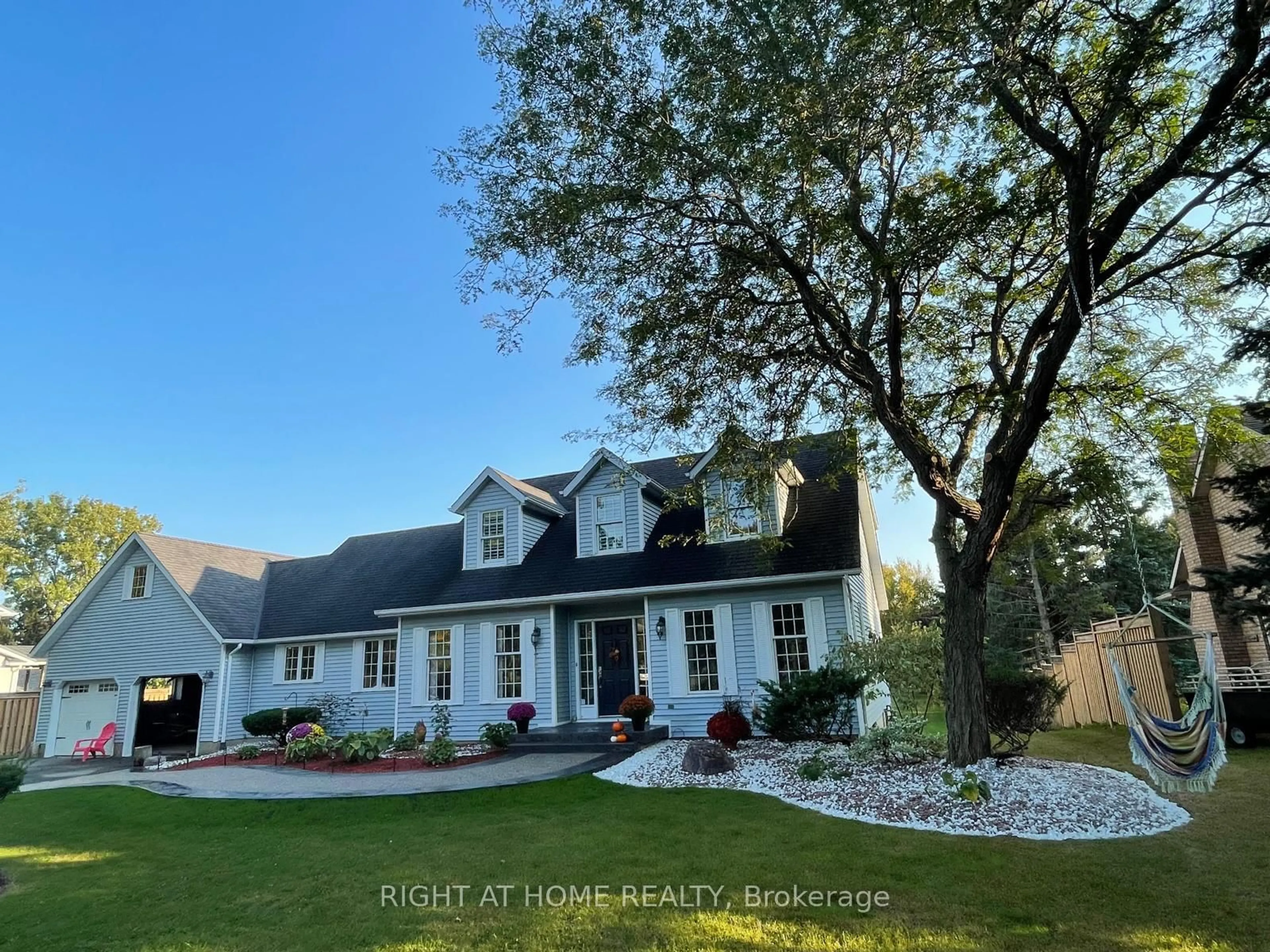 A pic from outside/outdoor area/front of a property/back of a property/a pic from drone, water/lake/river/ocean view for 1080 Quaker Rd, Pelham Ontario L3E 0M2