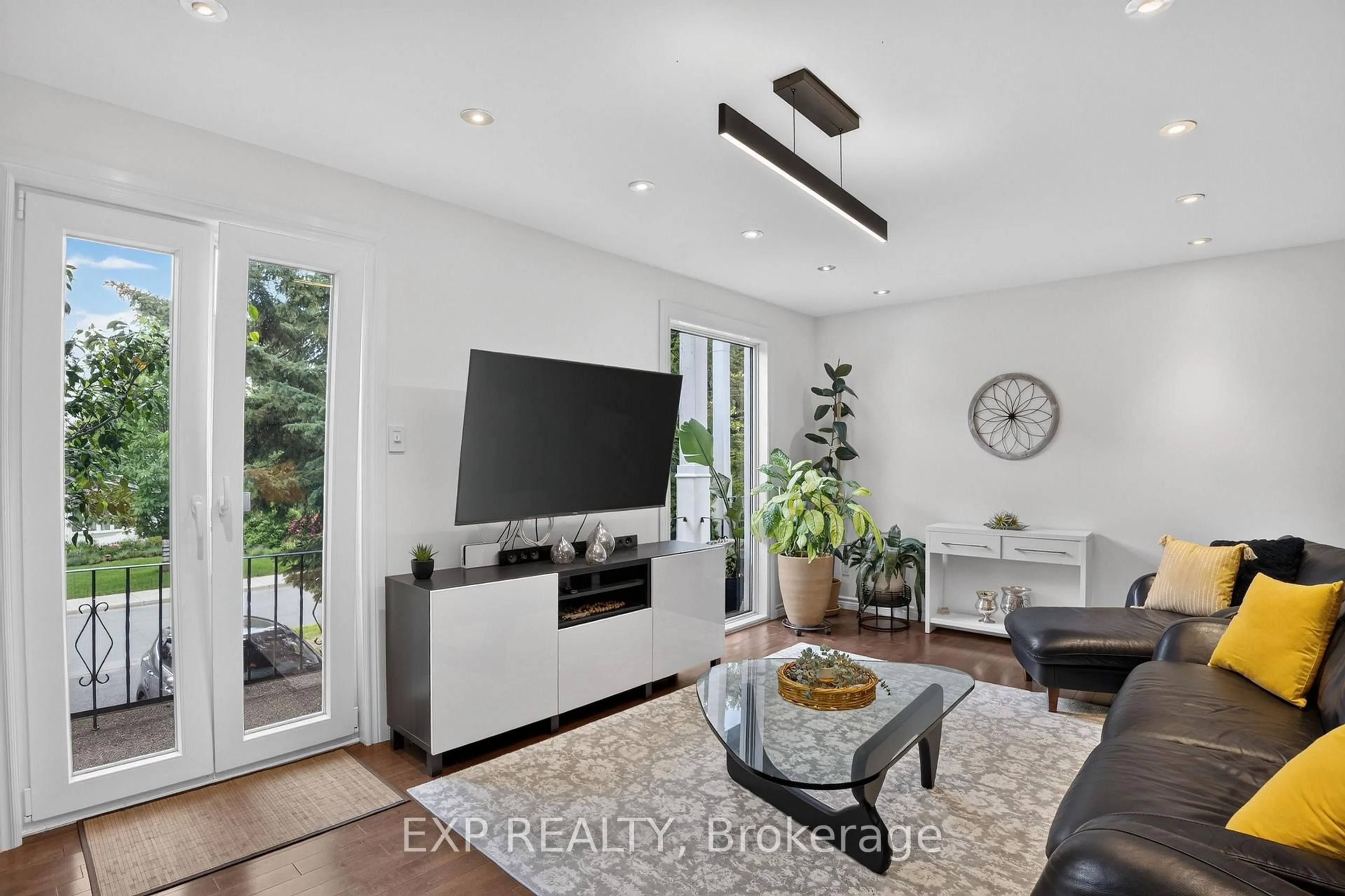 Unknown for 2490 Regina St, Ottawa Ontario K2B 6X5