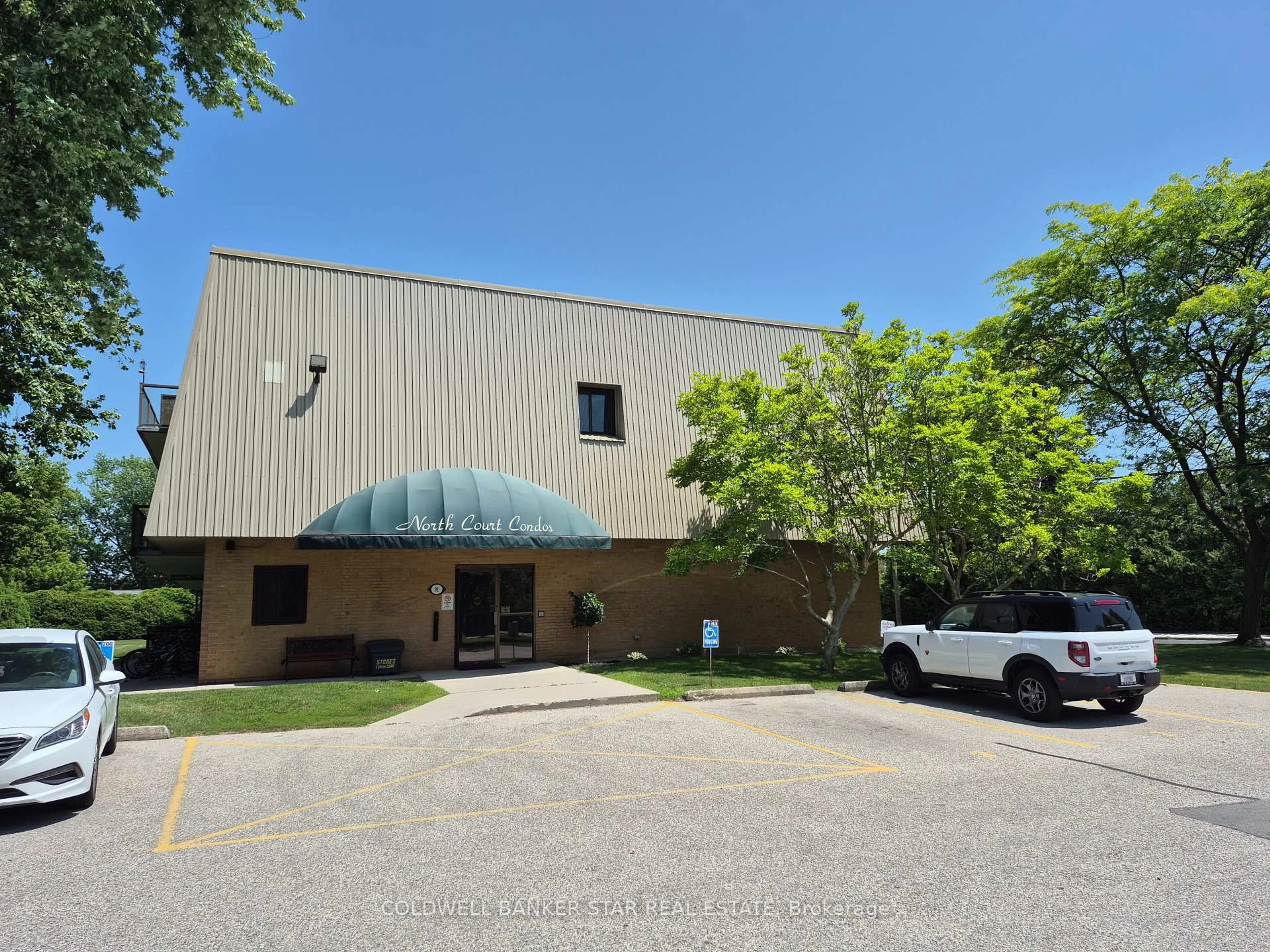 Indoor foyer for 91 SPRUCE St #106, Aylmer Ontario N5H 1B4