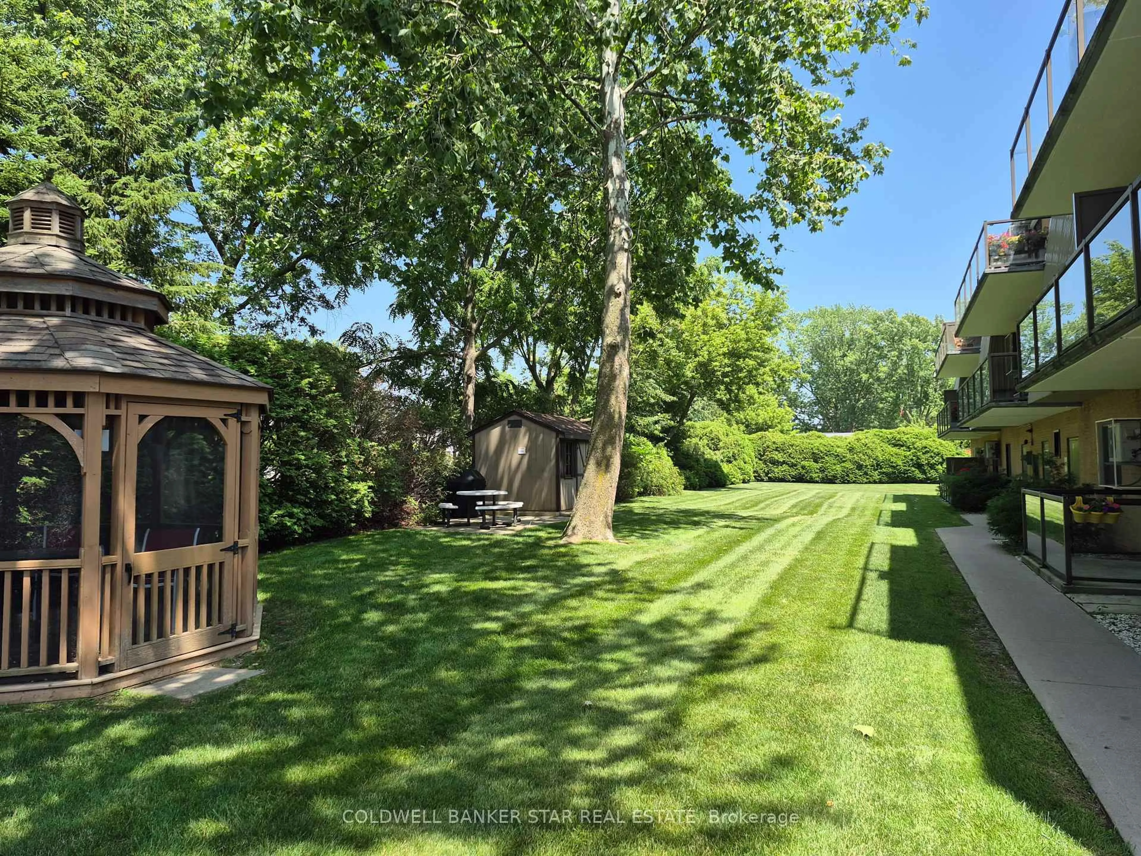 A pic from outside/outdoor area/front of a property/back of a property/a pic from drone, unknown for 91 SPRUCE St #106, Aylmer Ontario N5H 1B4