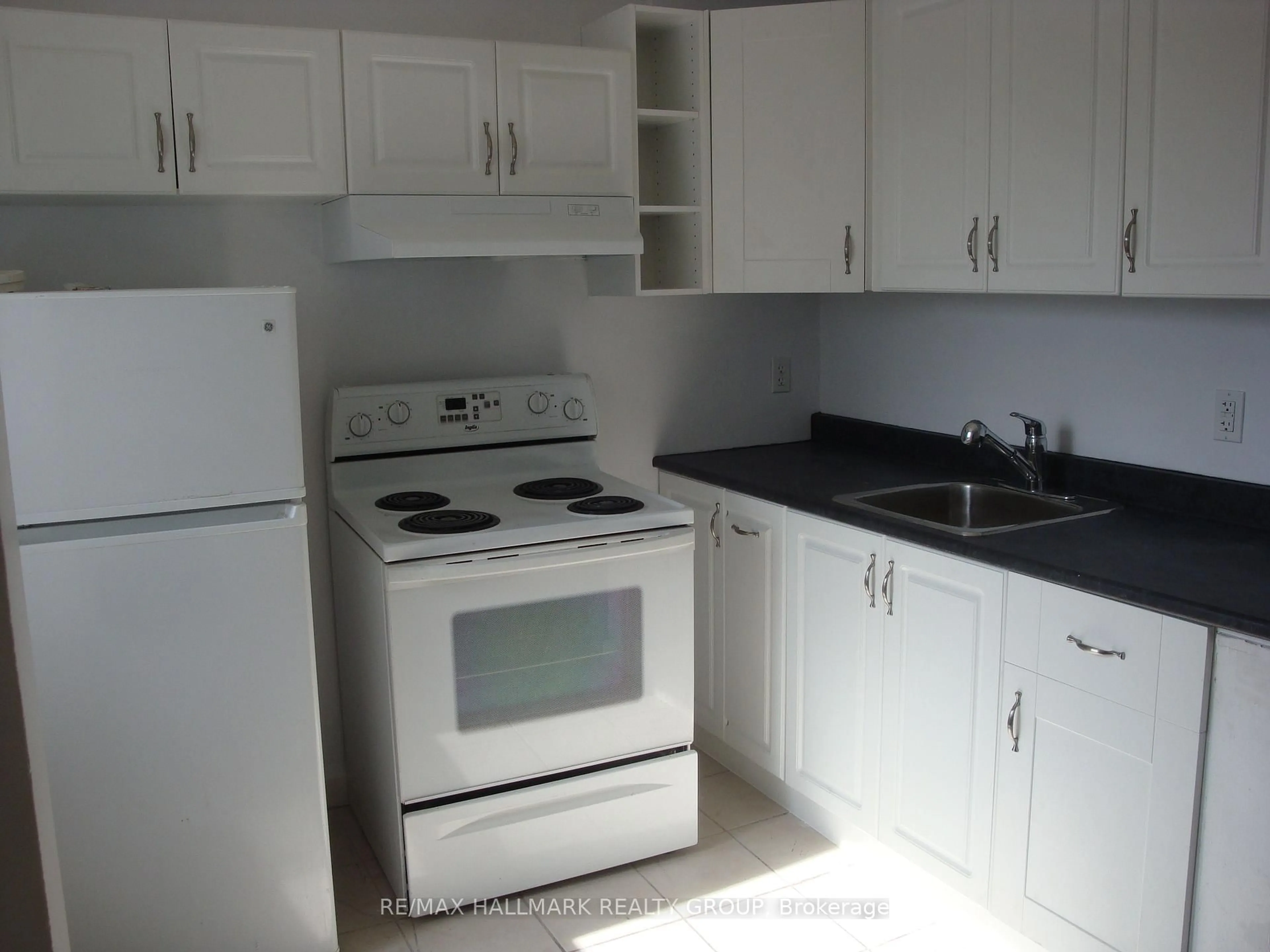 Standard kitchen, unknown for 142 Ste Cecile St, Ottawa Ontario K1L 5L3