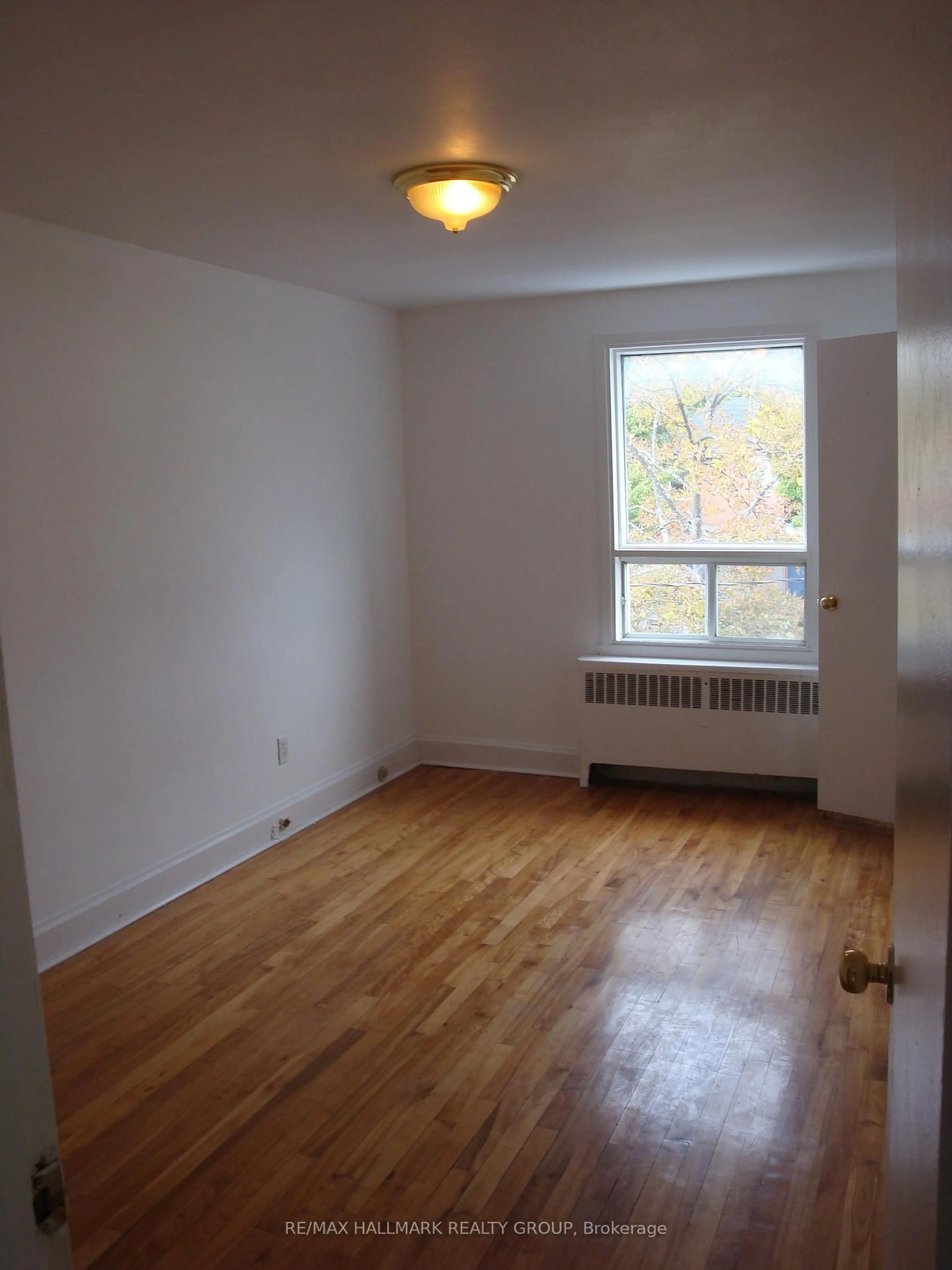 A pic of a room for 142 Ste Cecile St, Ottawa Ontario K1L 5L3