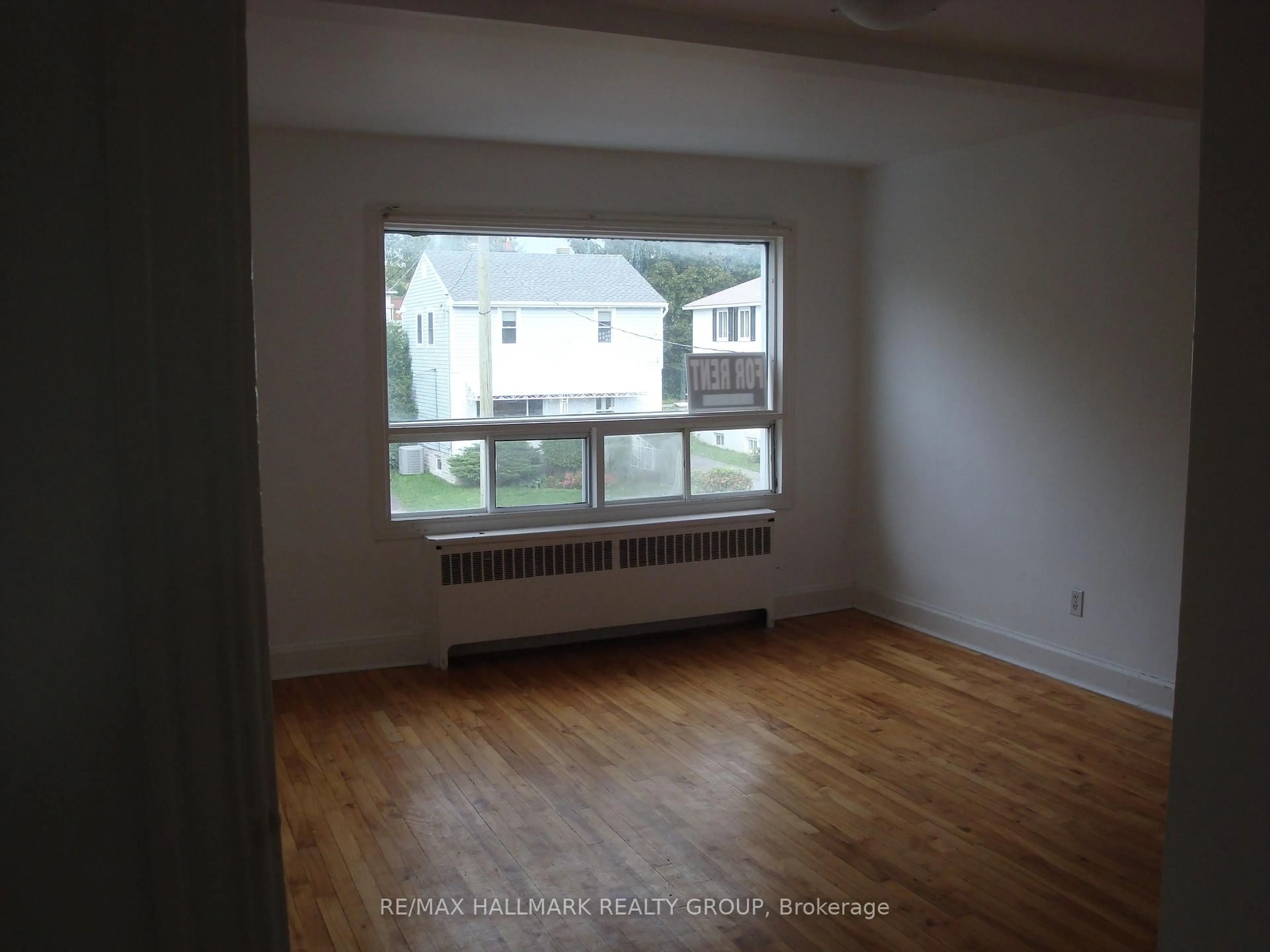 A pic of a room for 142 Ste Cecile St, Ottawa Ontario K1L 5L3