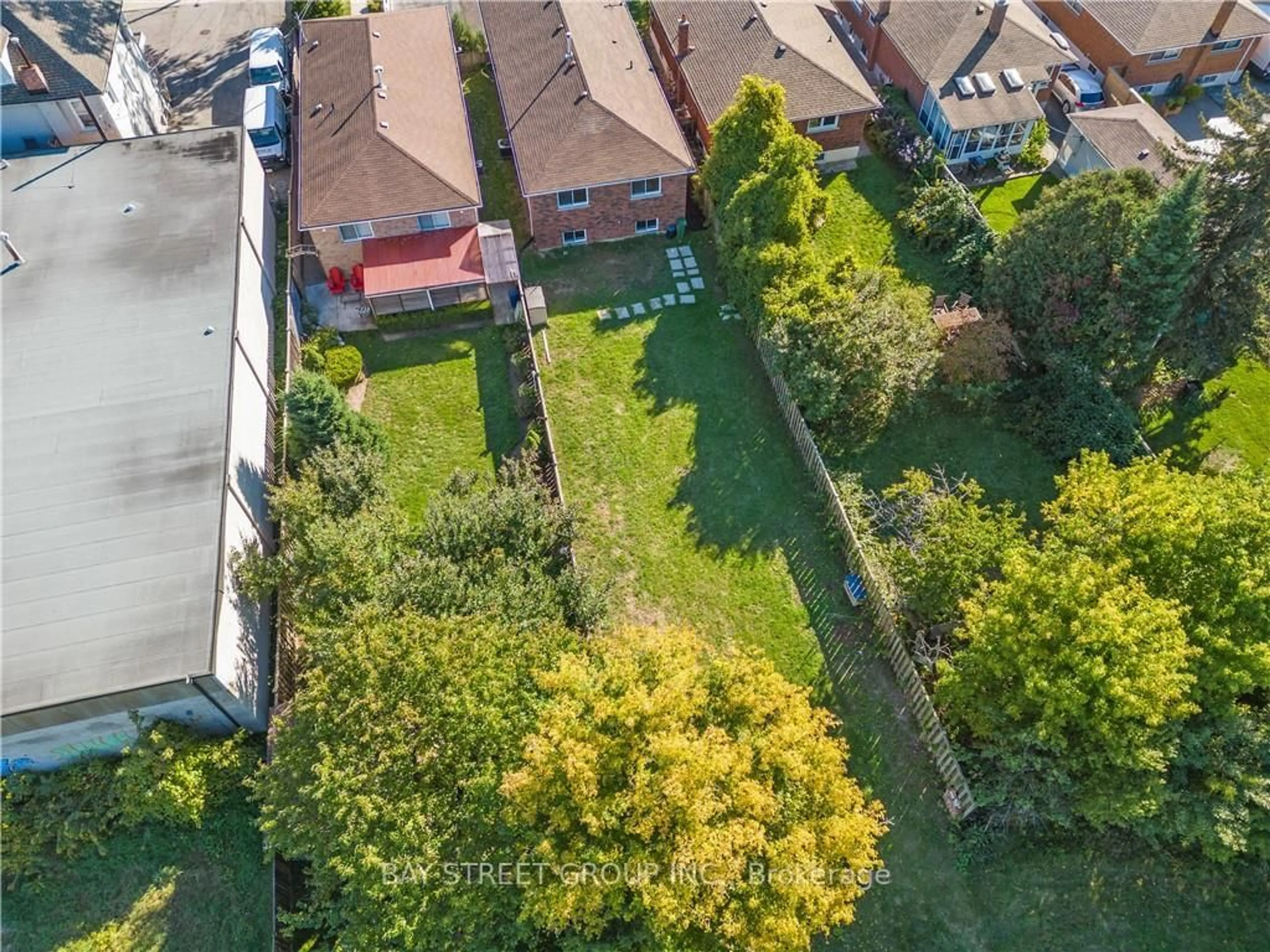 A pic from outside/outdoor area/front of a property/back of a property/a pic from drone, street for 66 Ewen Rd, Hamilton Ontario L8S 3C5