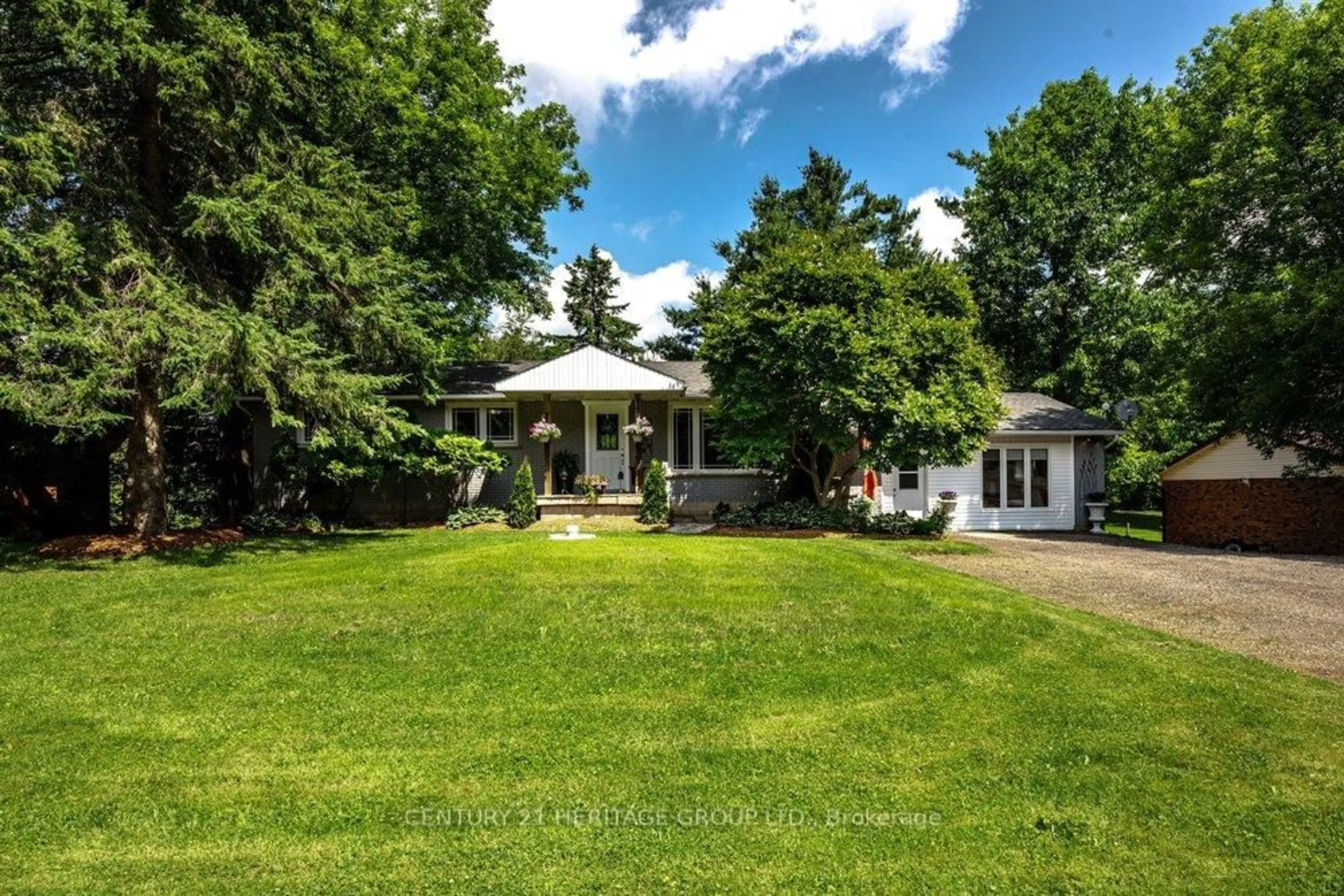 A pic from outside/outdoor area/front of a property/back of a property/a pic from drone, street for 2147 Governors Rd, Hamilton Ontario L0R 1J0