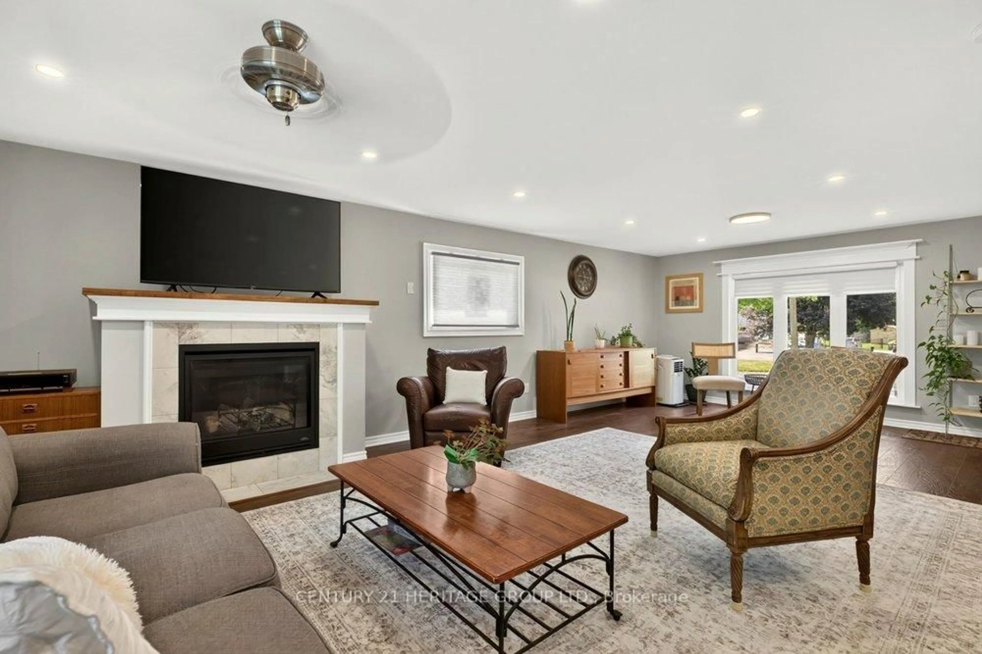 Living room with furniture, unknown for 2147 Governors Rd, Hamilton Ontario L0R 1J0