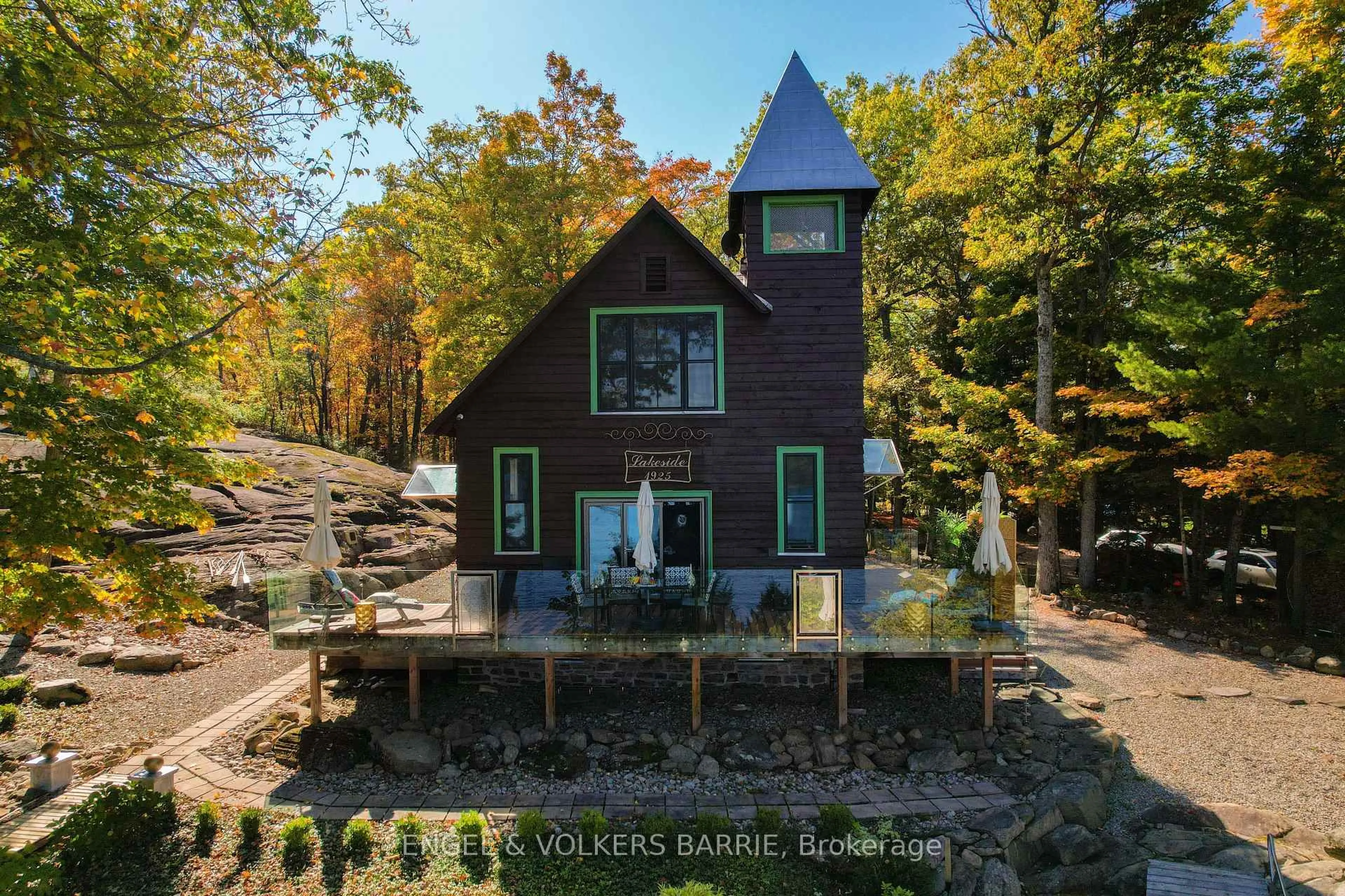 A pic from outside/outdoor area/front of a property/back of a property/a pic from drone, water/lake/river/ocean view for 1669 Walkers Pt Rd, Muskoka Lakes Ontario P1P 1R2