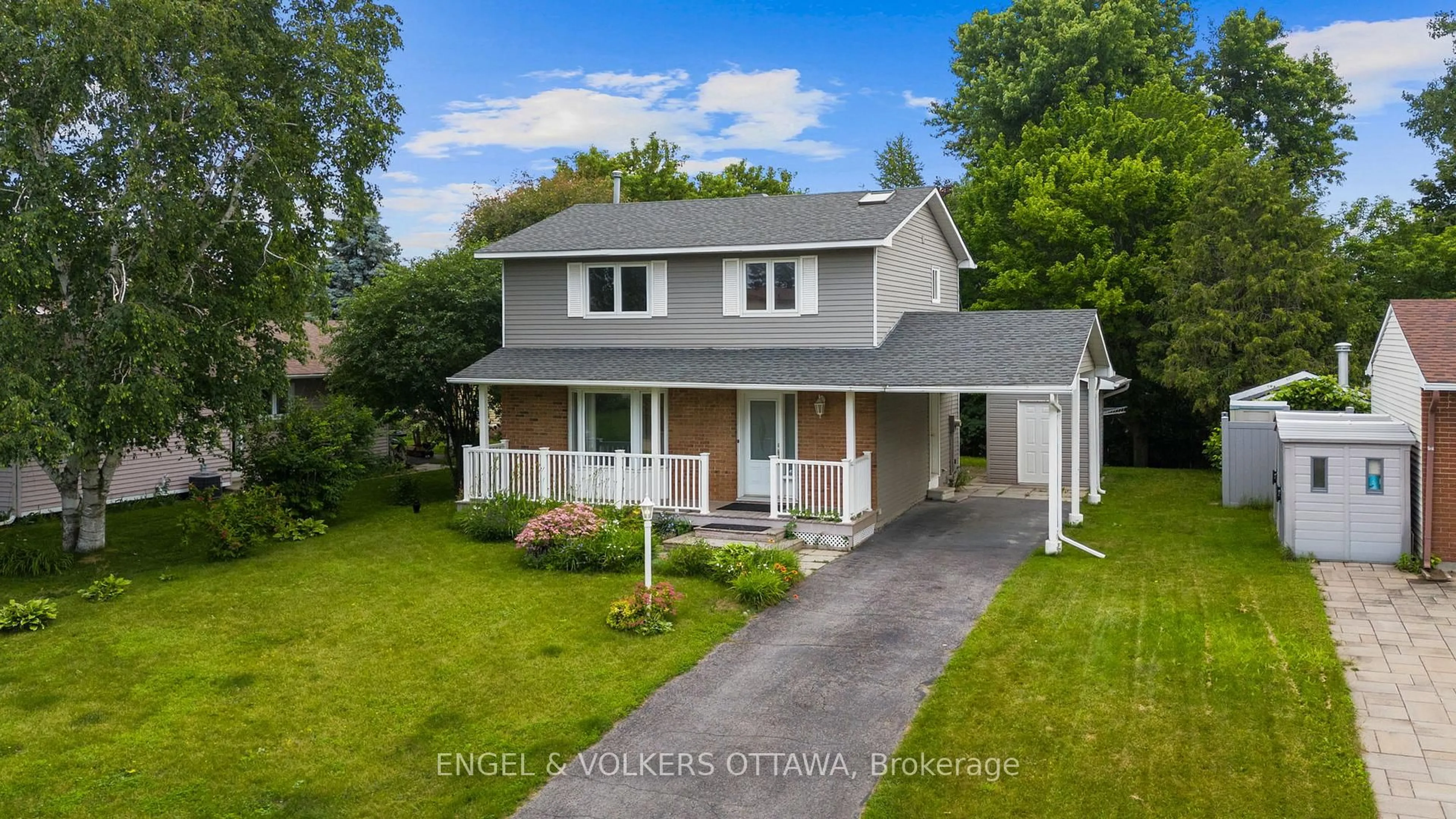 A pic from outside/outdoor area/front of a property/back of a property/a pic from drone, street for 25 Antler Ave, Ottawa Ontario K2J 1Z4