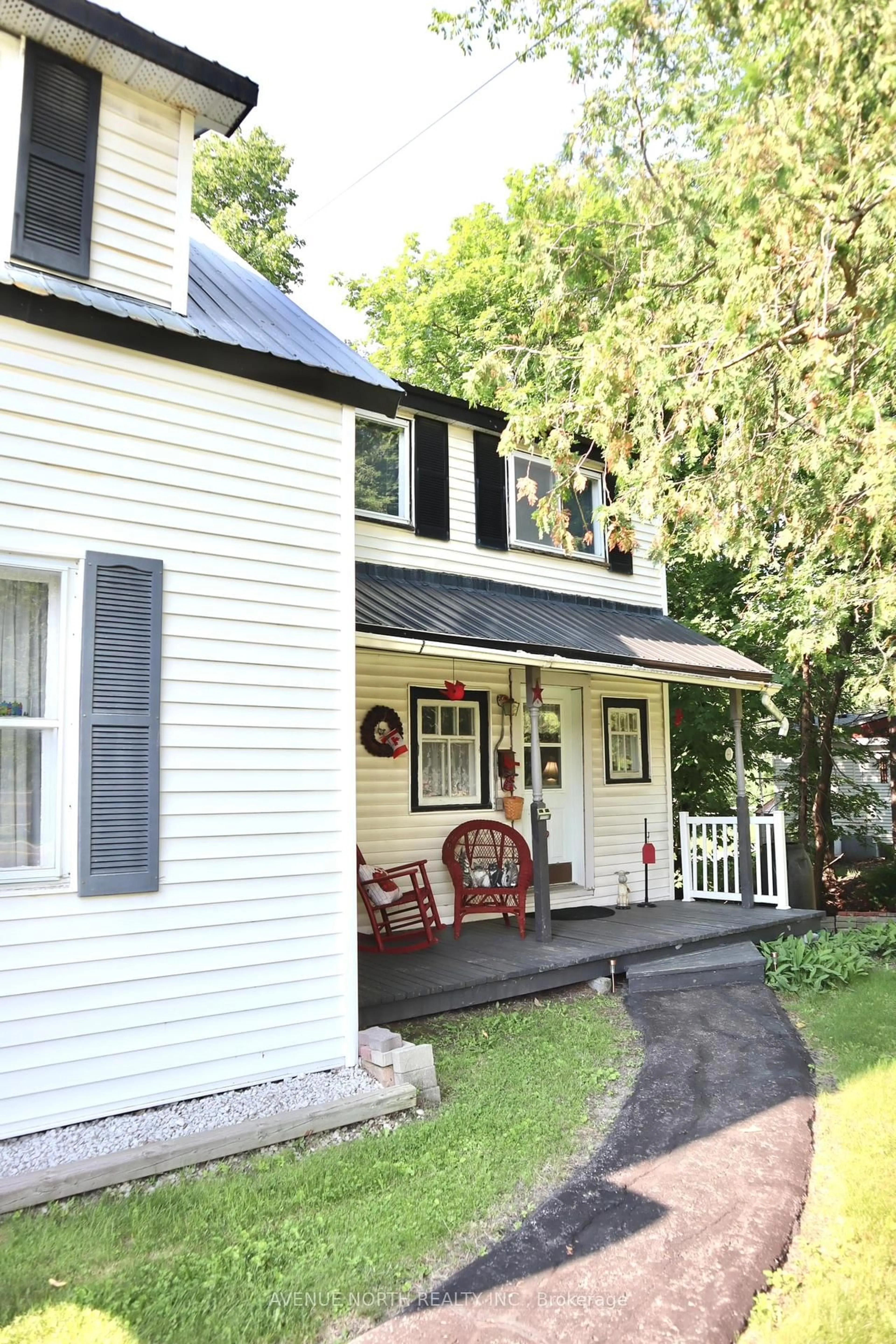 Home with vinyl exterior material, street for 2125 Old Montreal Rd, Ottawa Ontario K4C 1G7