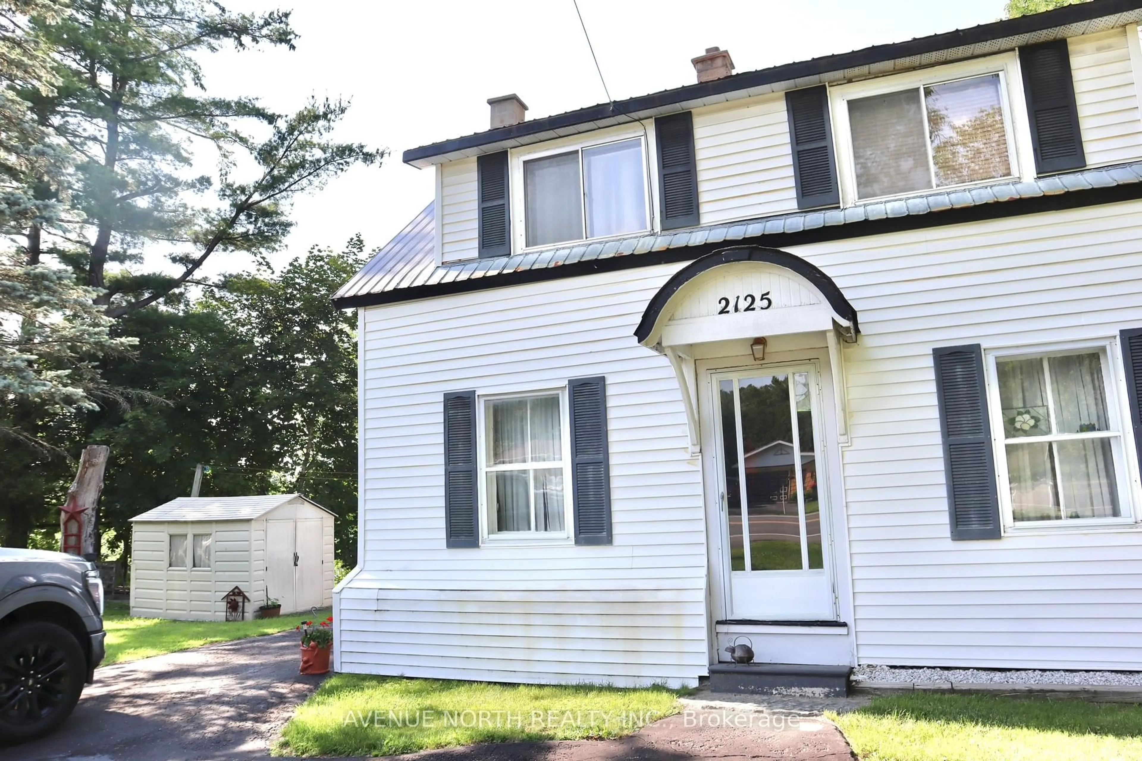 Home with vinyl exterior material, street for 2125 Old Montreal Rd, Ottawa Ontario K4C 1G7