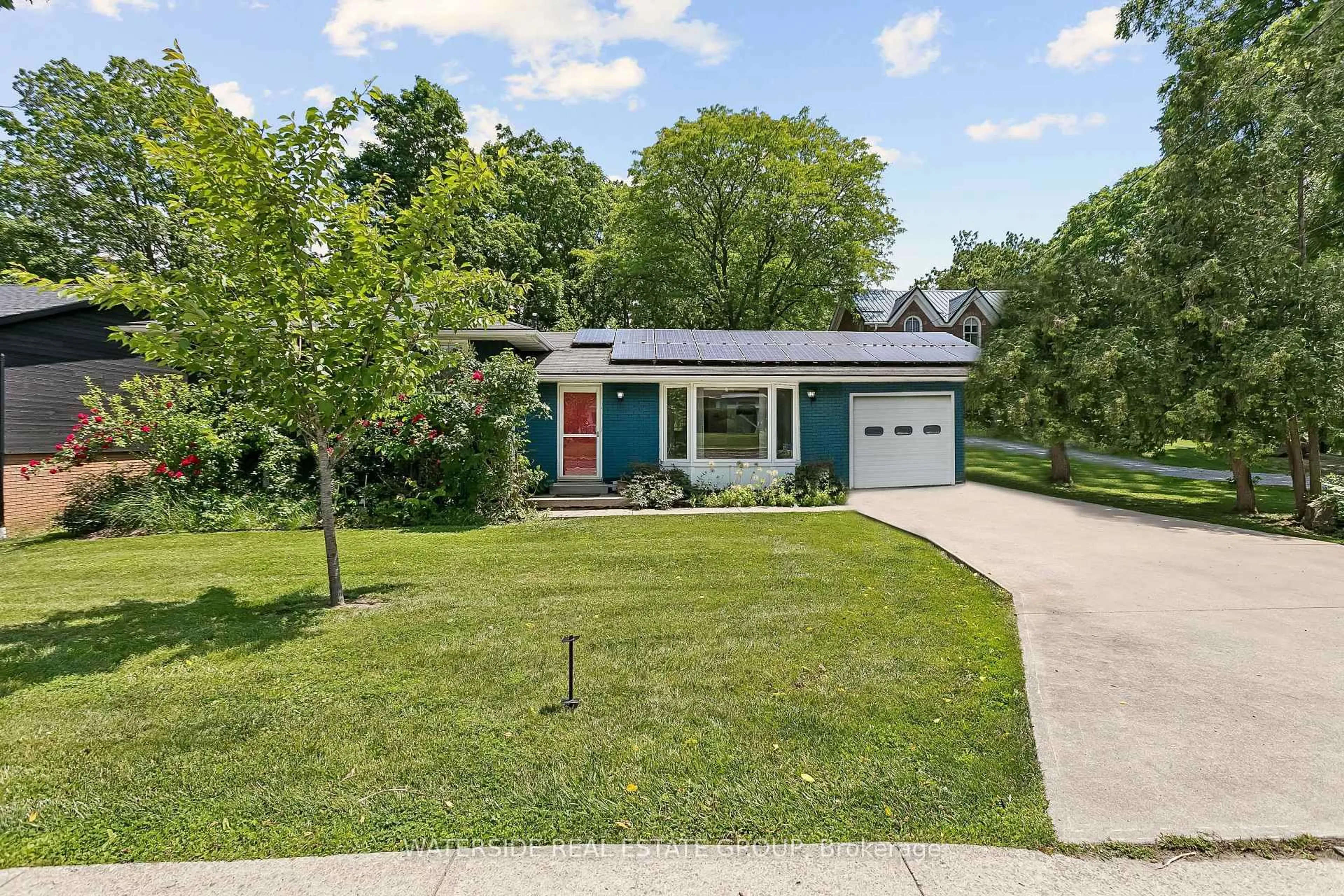 A pic from outside/outdoor area/front of a property/back of a property/a pic from drone, street for 77A Creighton Rd, Hamilton Ontario L9H 3B7