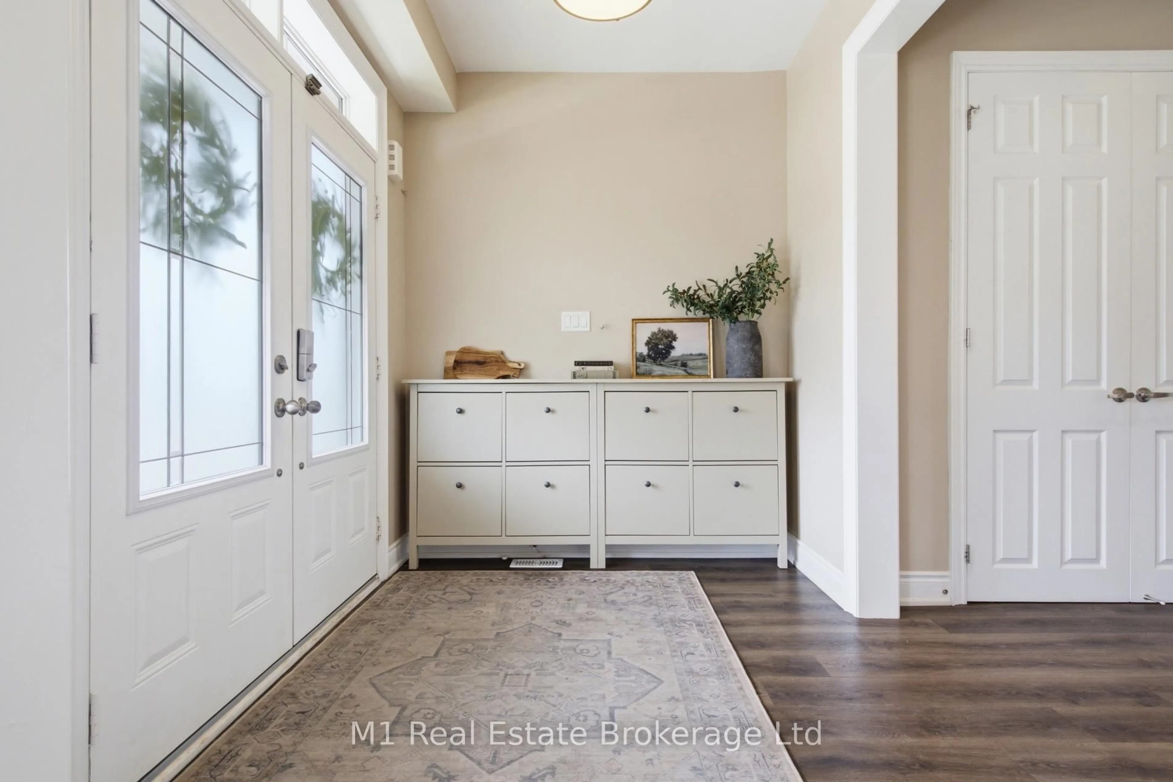Indoor entryway for 140 Harpin Way, Centre Wellington Ontario N1M 0G9