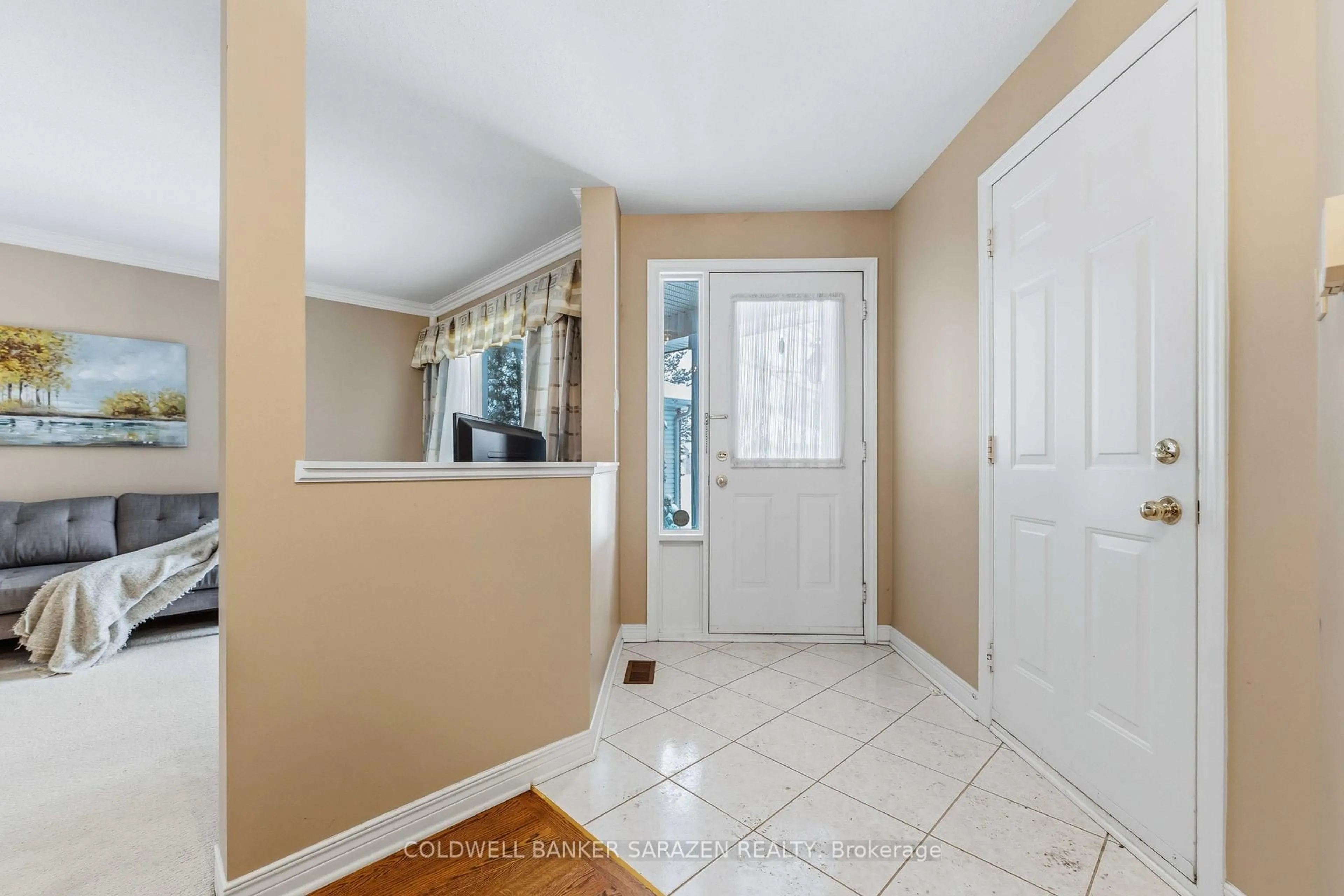 Indoor entryway for 81 Kimberwick Cres, Ottawa Ontario K1V 0W7