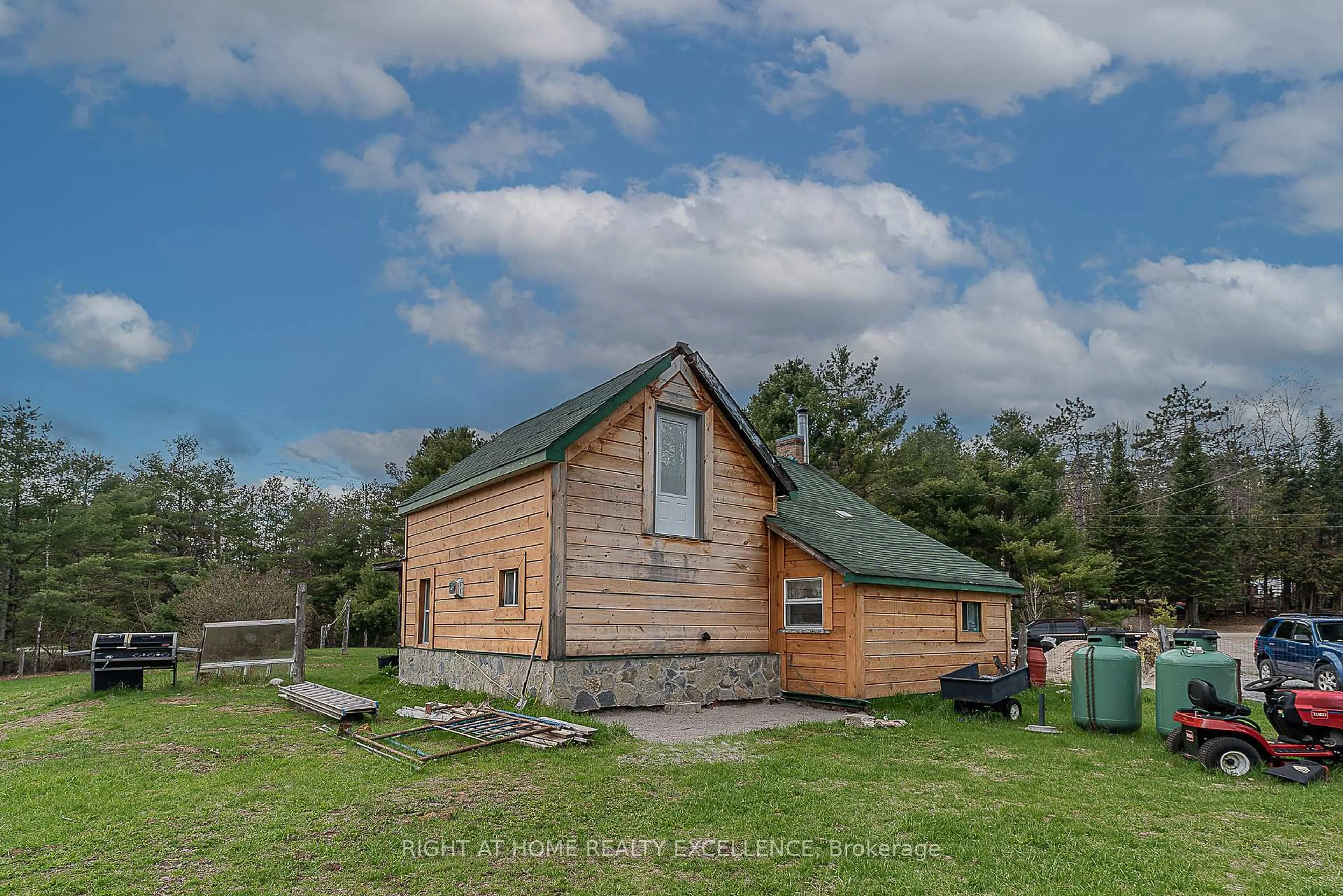 A pic from outside/outdoor area/front of a property/back of a property/a pic from drone, building for 1234 Howland Junction Rd, Minden Hills Ontario K0M 2A1