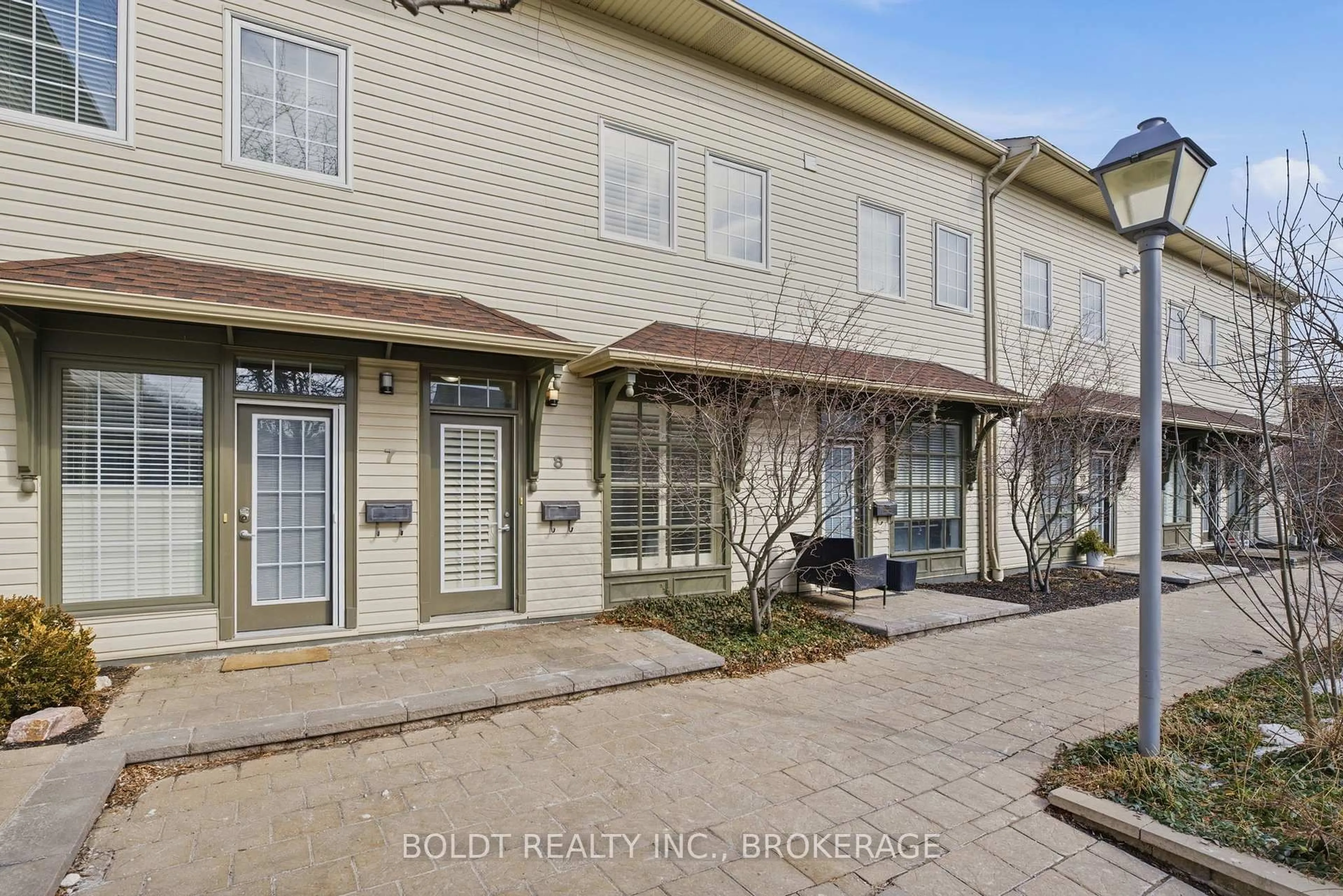 Unknown for 49 ONTARIO St #8, Grimsby Ontario L3M 3H2