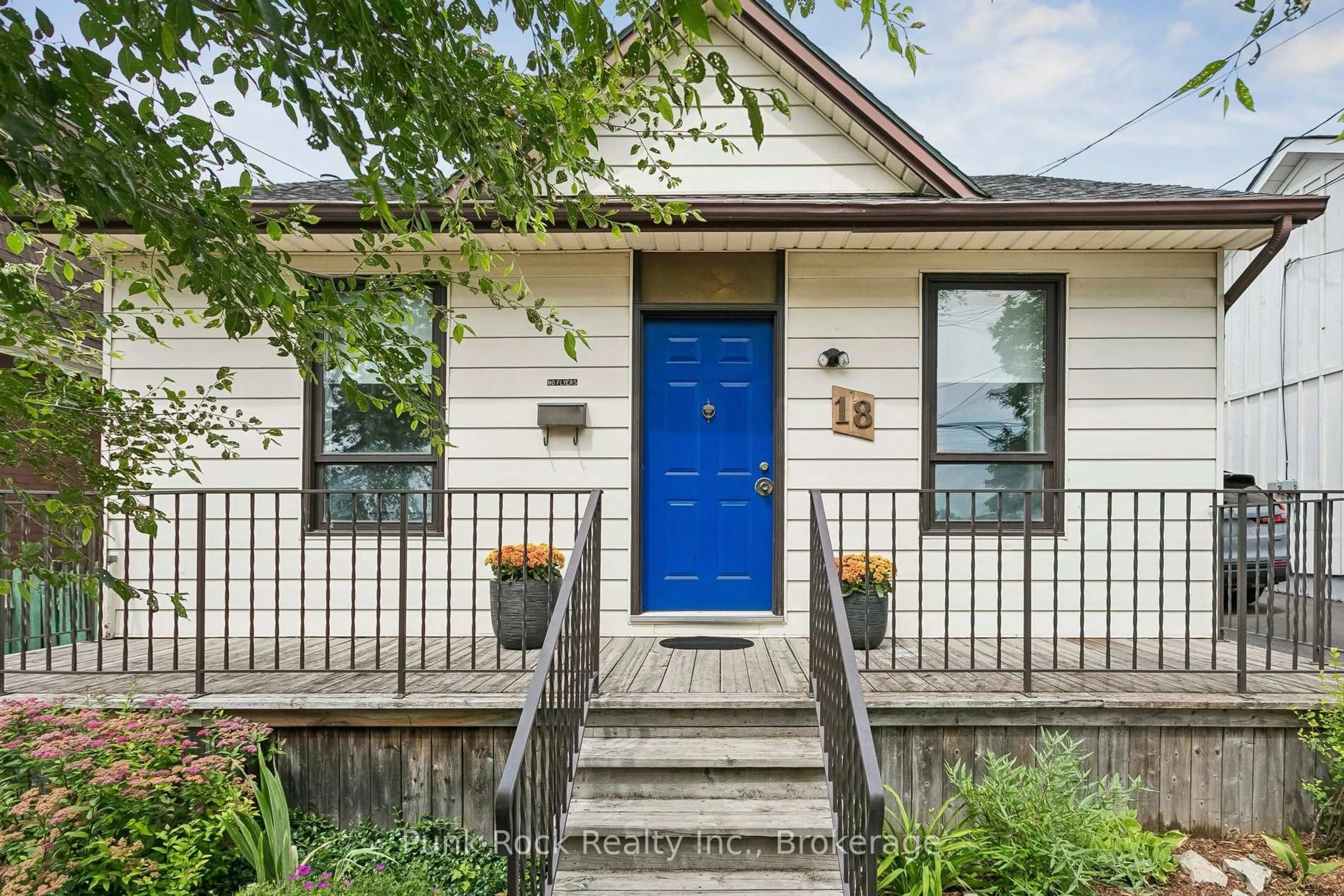 Unknown for 18 Lochearne St, Hamilton Ontario L8R 1V8