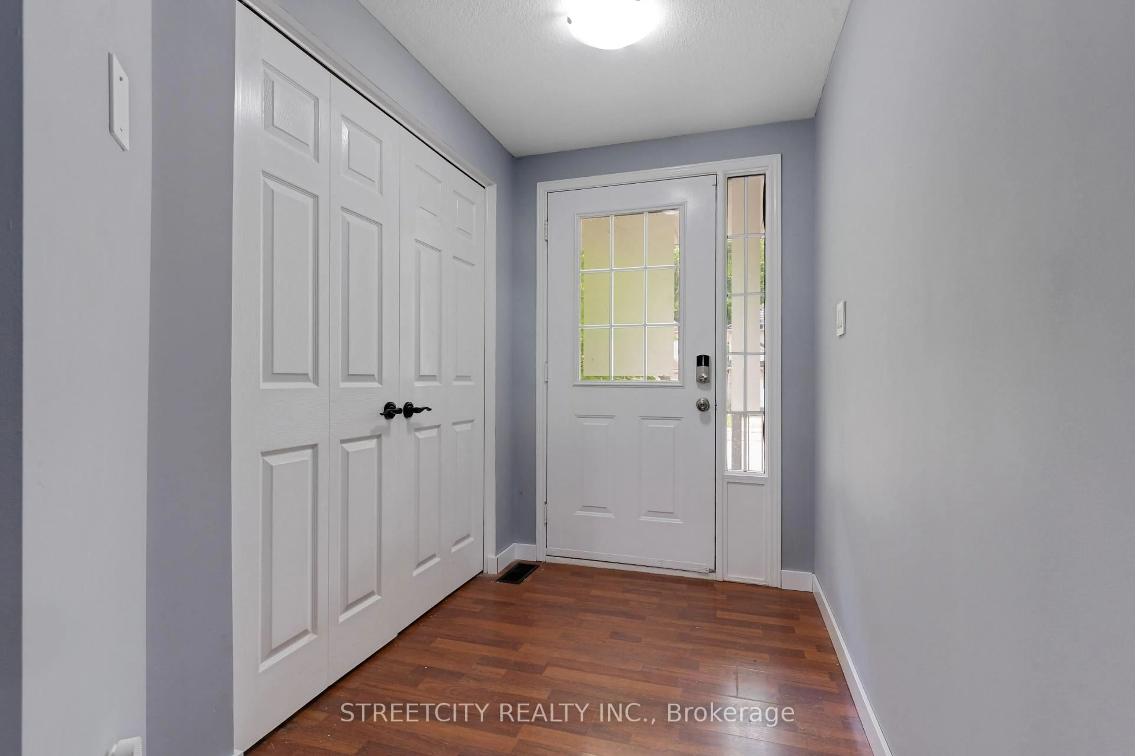 Indoor entryway for 302 Oprington Pl, Kitchener Ontario N2N 3P3