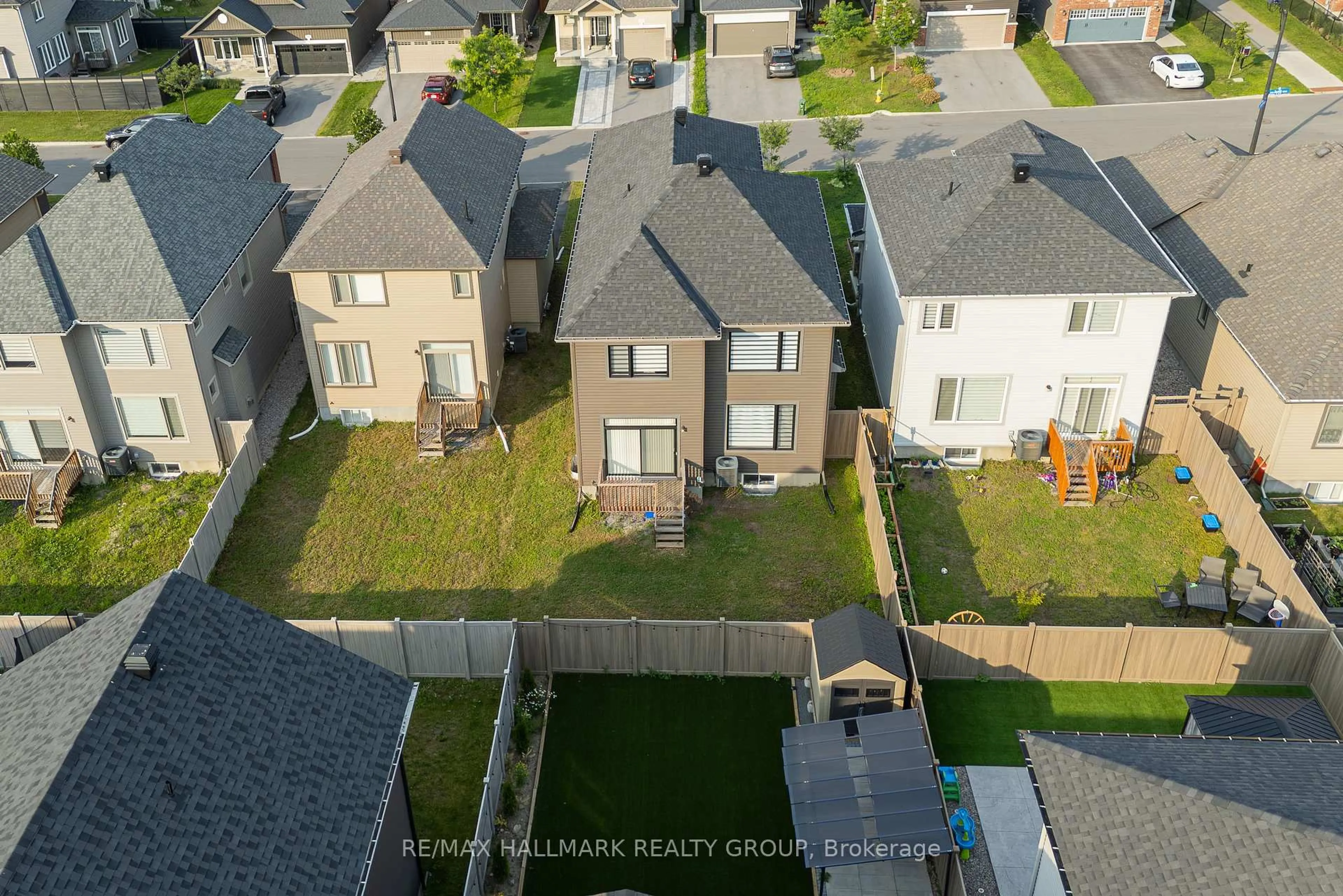 A pic from outside/outdoor area/front of a property/back of a property/a pic from drone, street for 57 Zaatiik Grve, Ottawa Ontario K1X 0E5