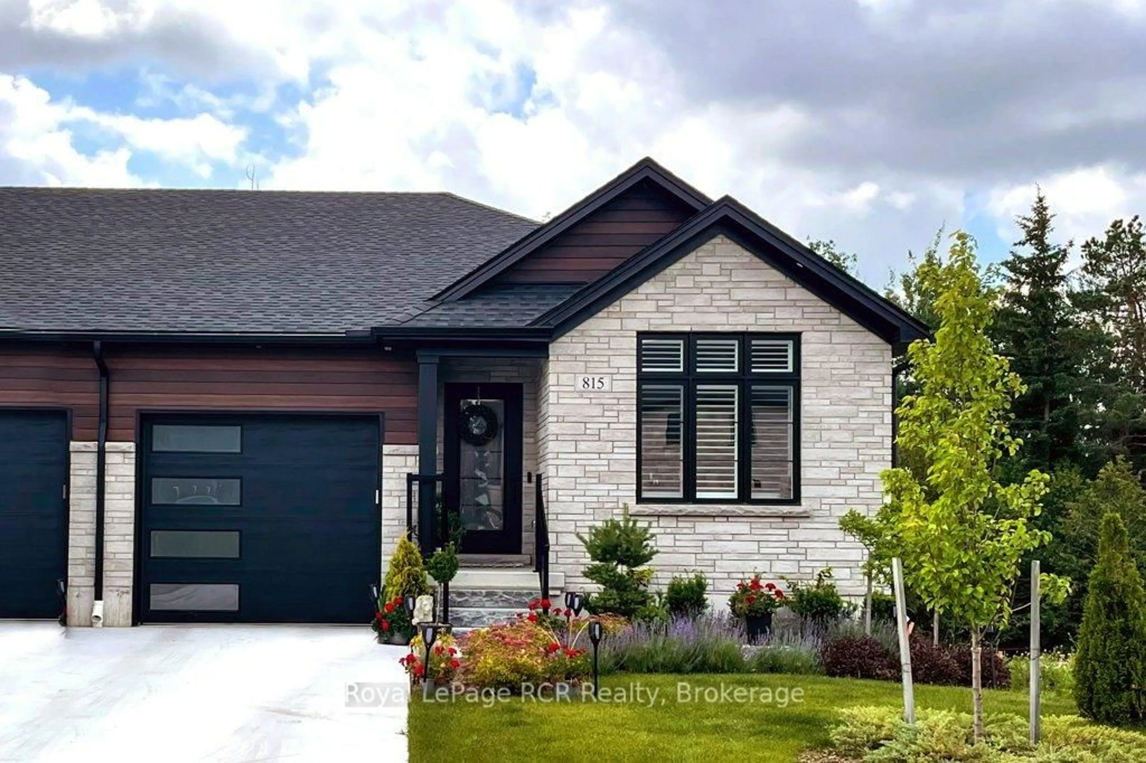 Home with brick exterior material, street for 815 18th St, Hanover Ontario N4N 0C5