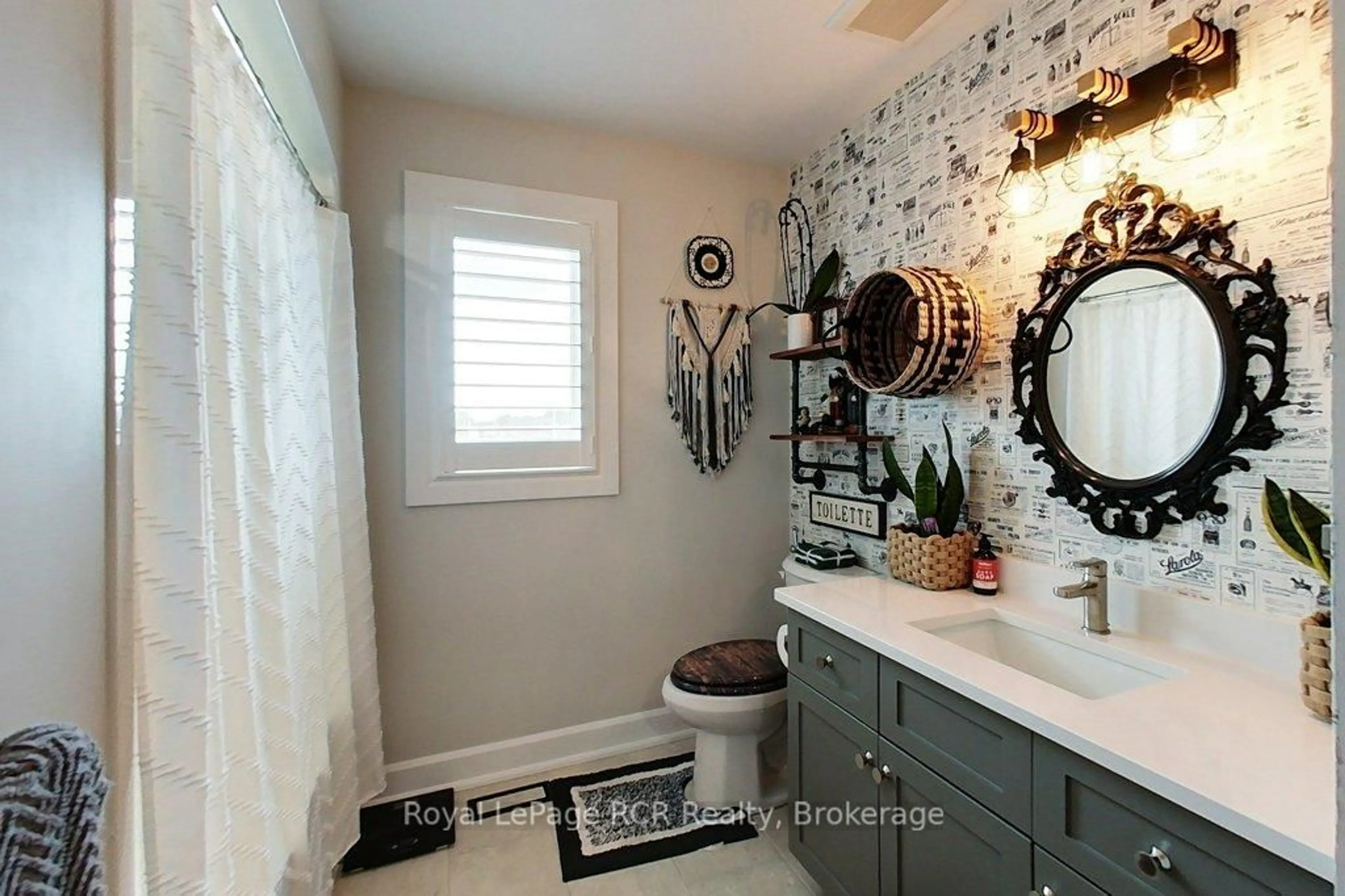 Contemporary bathroom, ceramic/tile floor for 815 18th St, Hanover Ontario N4N 0C5