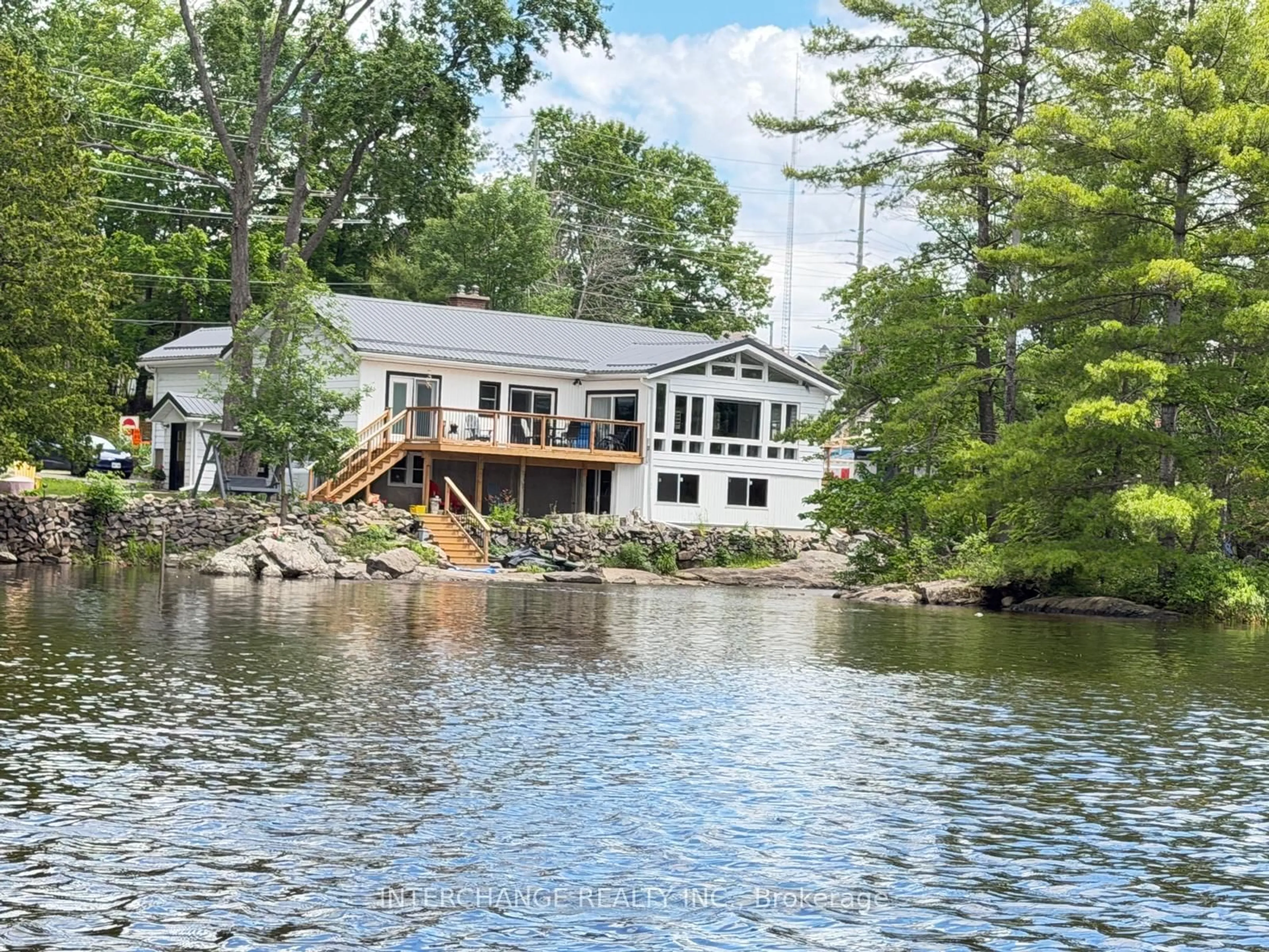 Home with vinyl exterior material, water/lake/river/ocean view for 1015 River St, Muskoka Lakes Ontario P0C 1A0