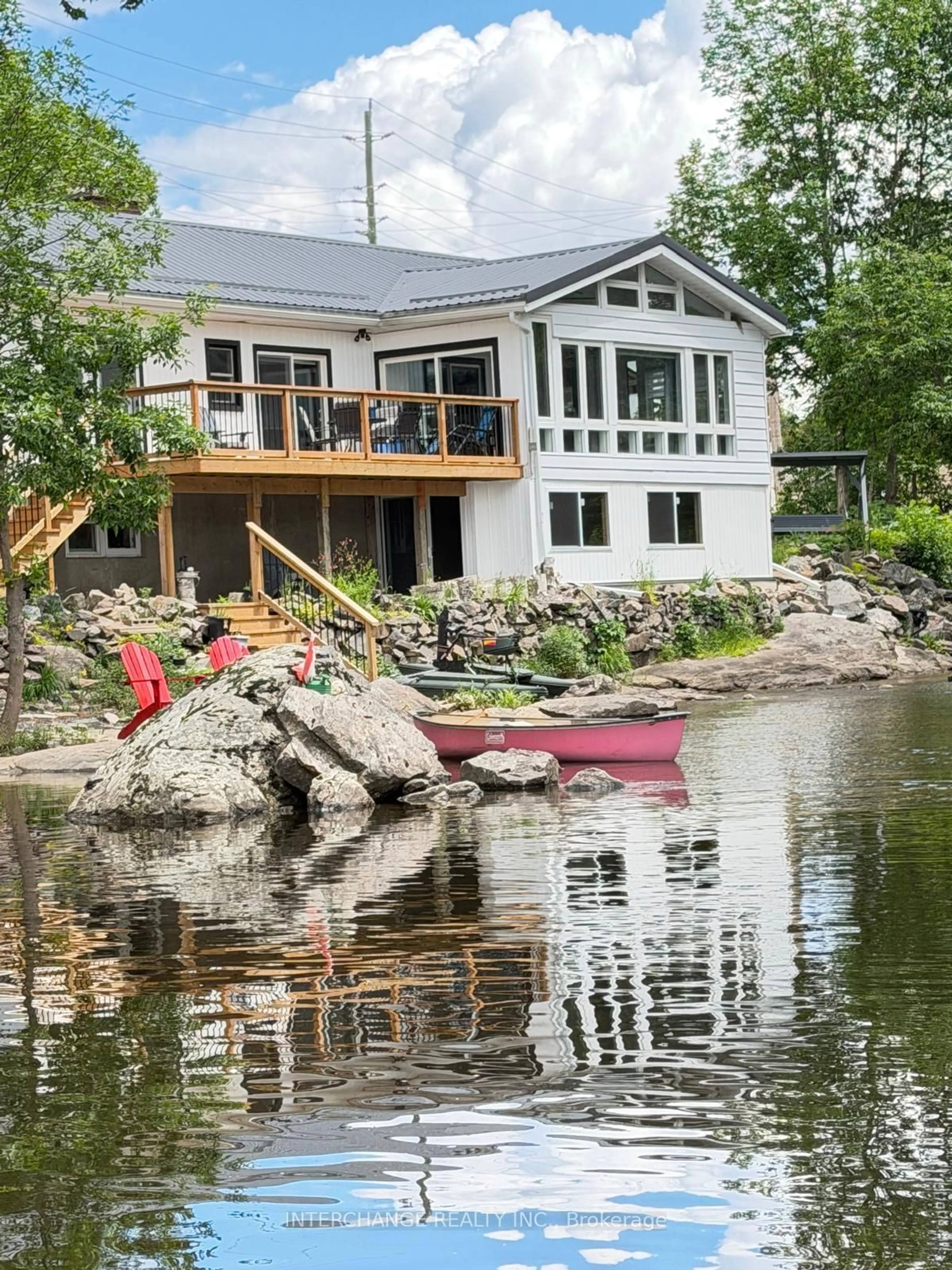 Home with vinyl exterior material, water/lake/river/ocean view for 1015 River St, Muskoka Lakes Ontario P0C 1A0