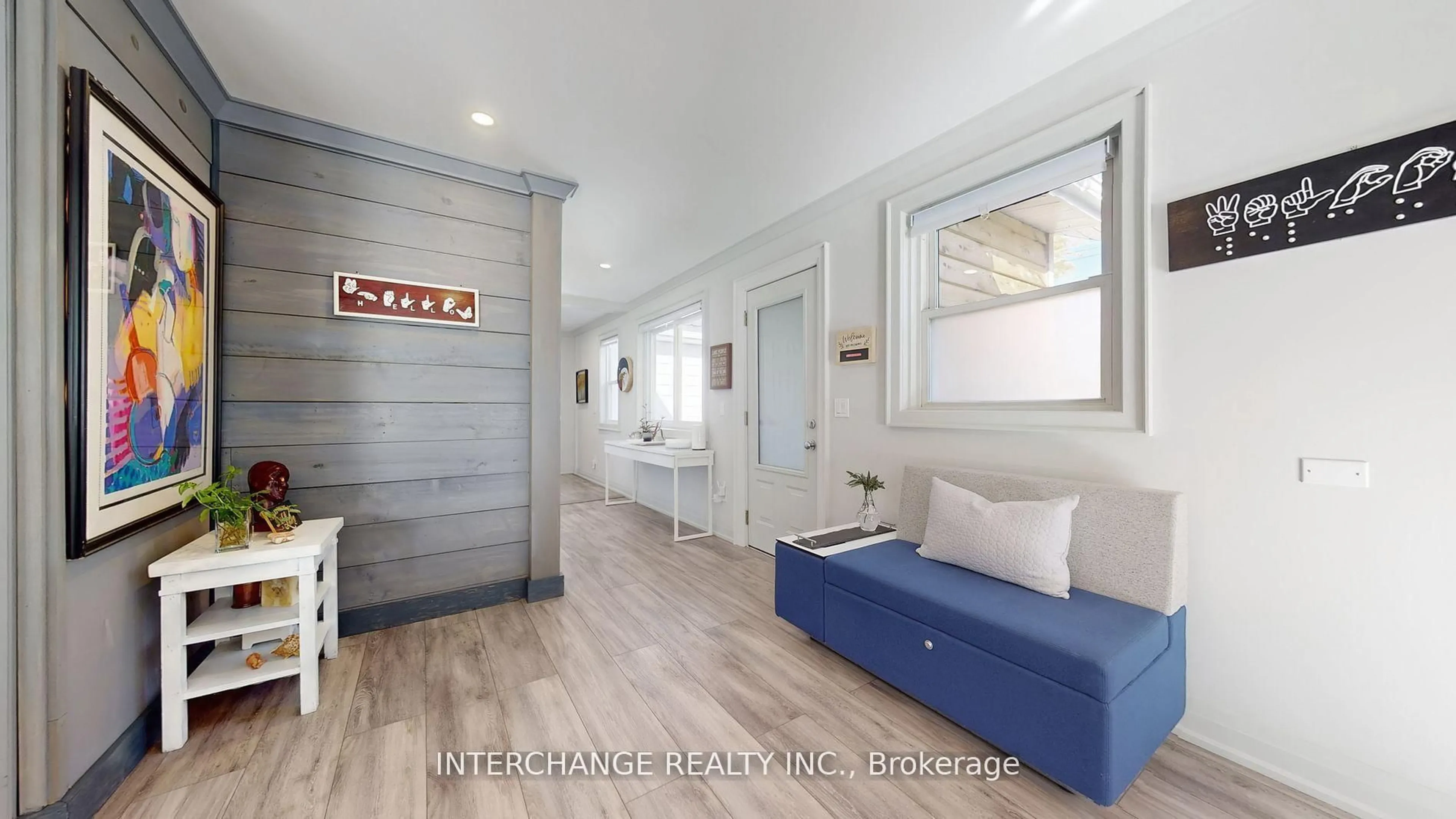 Indoor entryway for 1015 River St, Muskoka Lakes Ontario P0C 1A0