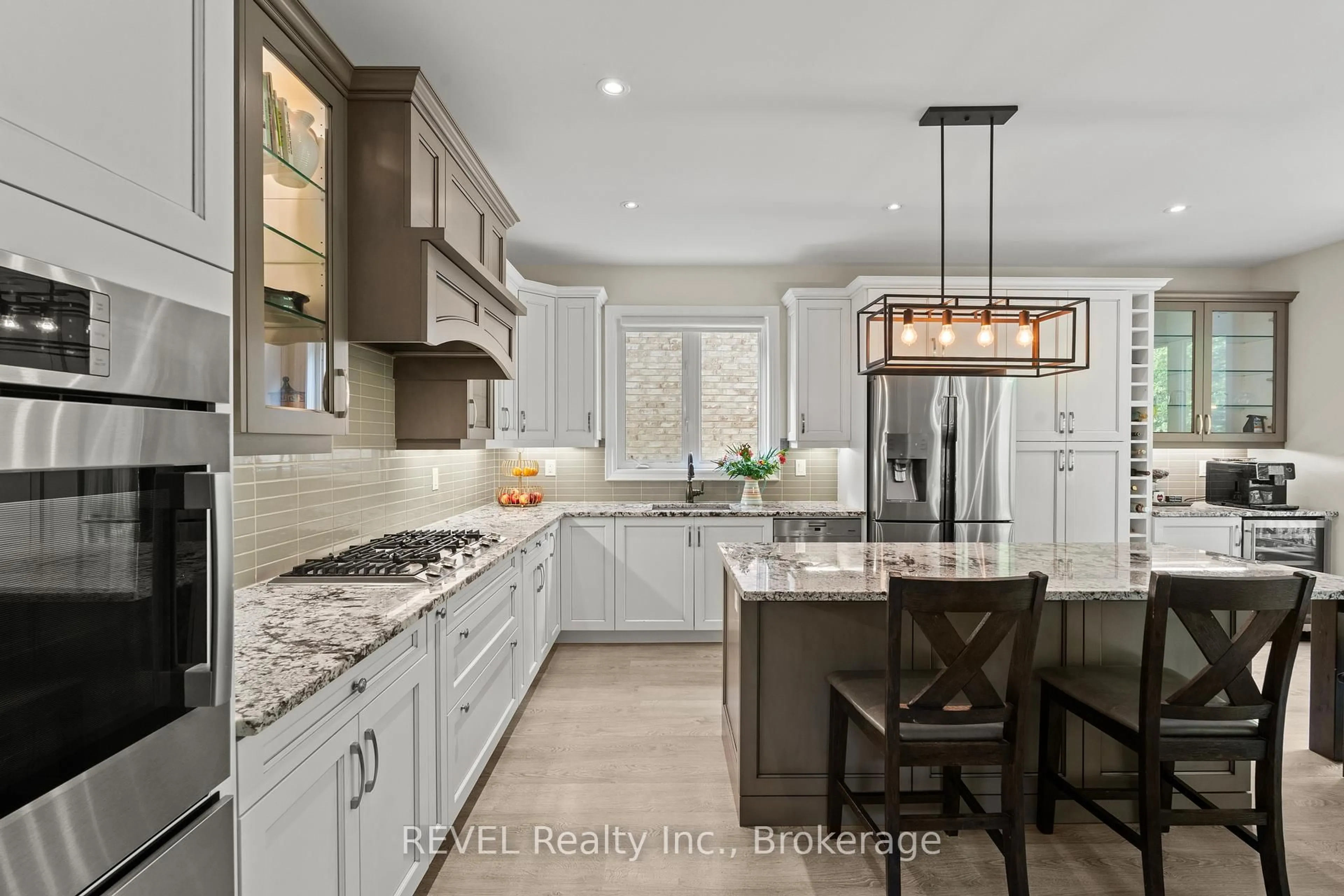 Open concept kitchen, ceramic/tile floor for 8517 Sweet Chestnut Dr, Niagara Falls Ontario L2H 0N1