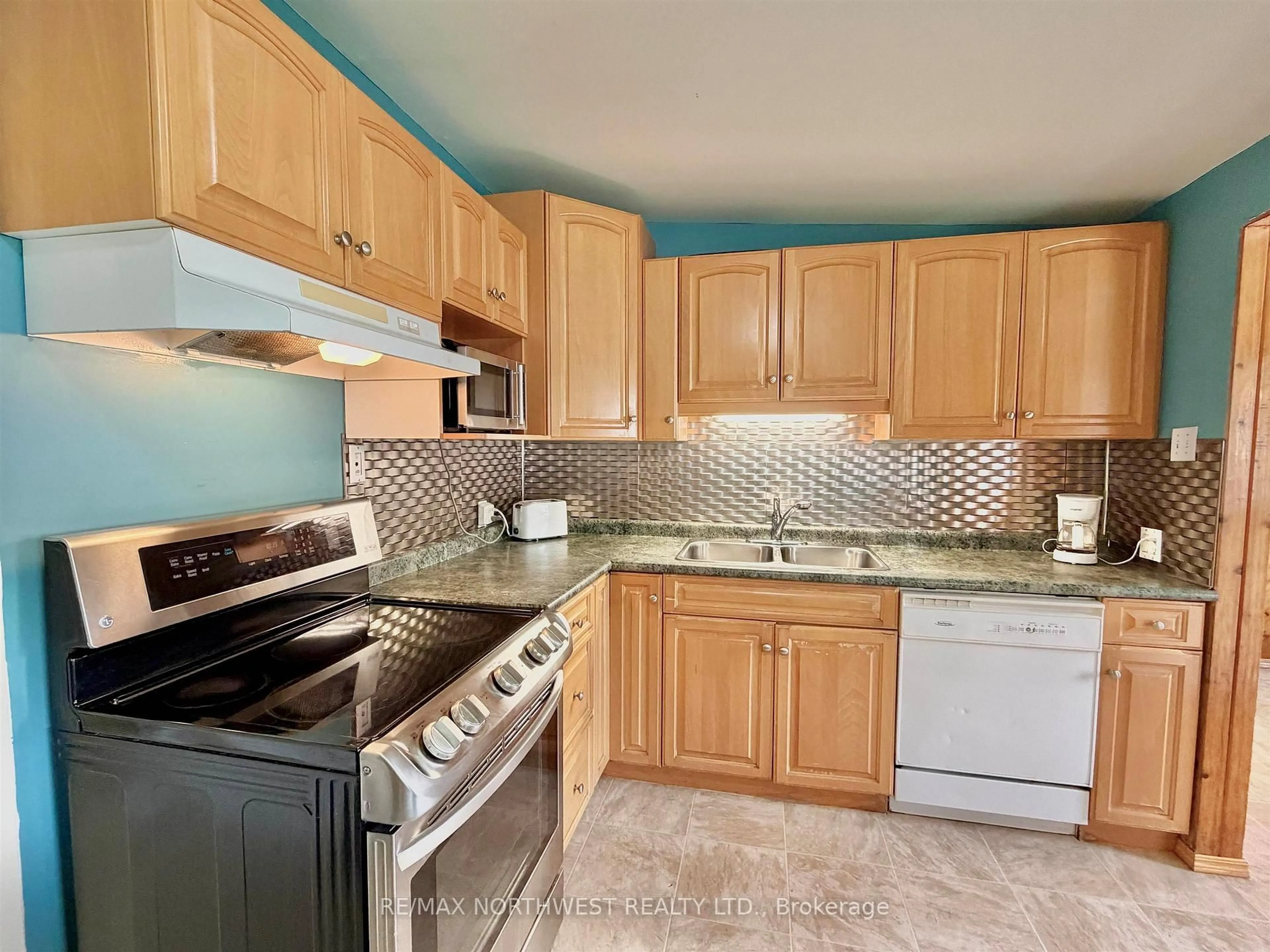 Standard kitchen, ceramic/tile floor for 817 SECOND ST S, Kenora Ontario P9N 1H6