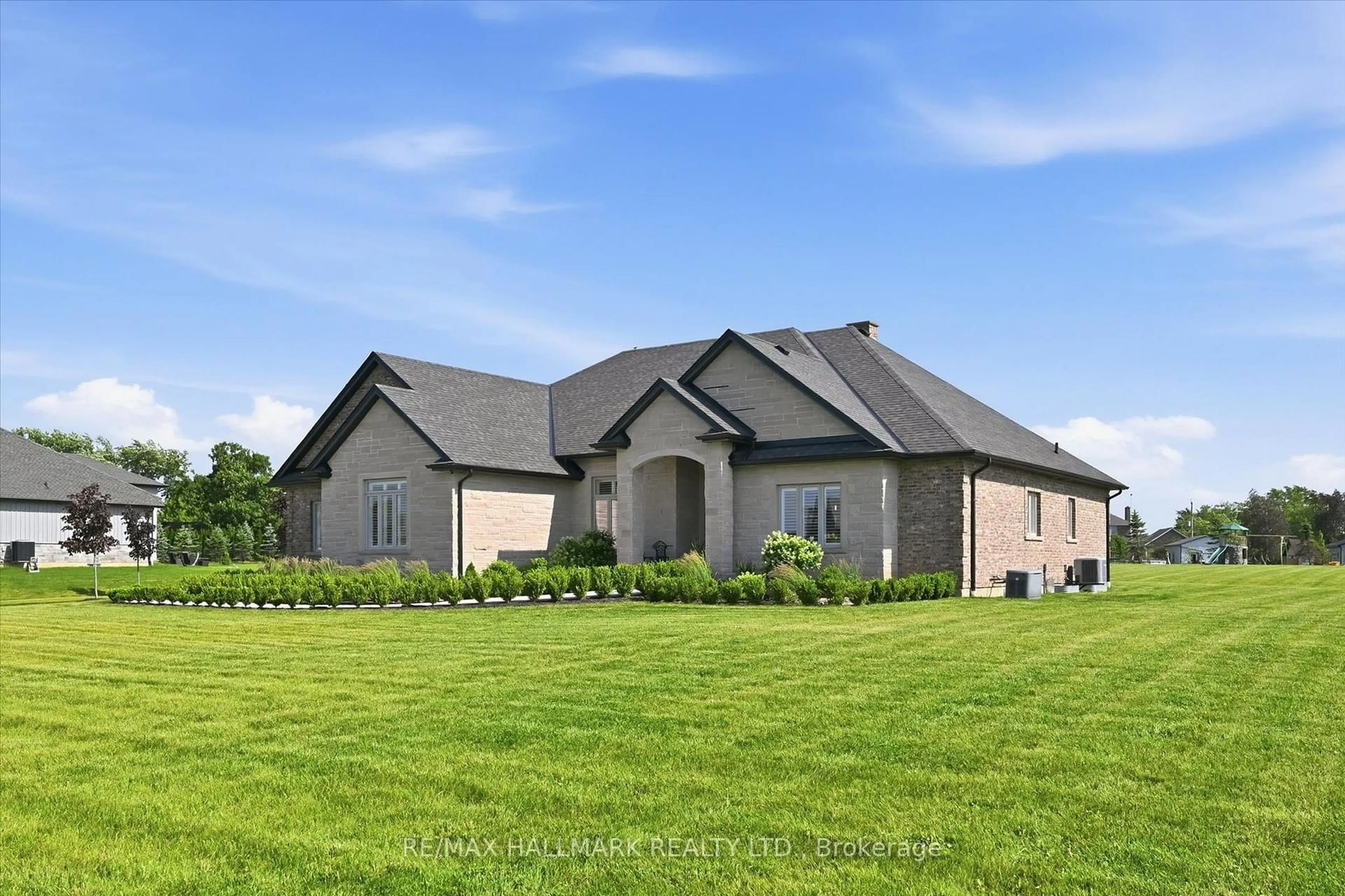 Home with brick exterior material, unknown for 18 Kramer Crt, Haldimand Ontario N0A 1R0
