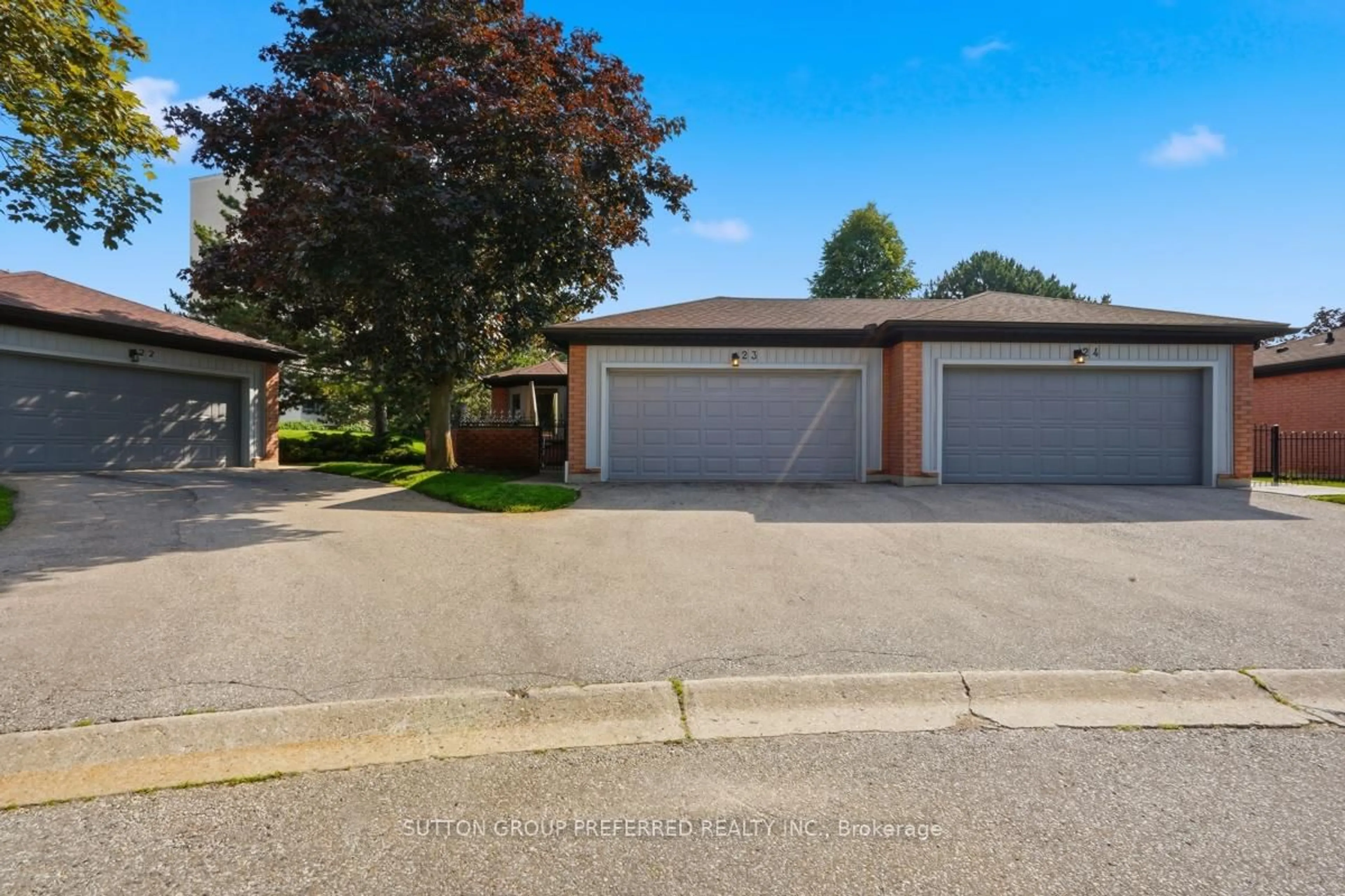 A pic from outside/outdoor area/front of a property/back of a property/a pic from drone, street for 65 Fiddlers Green Rd #23, London North Ontario N6H 4V5
