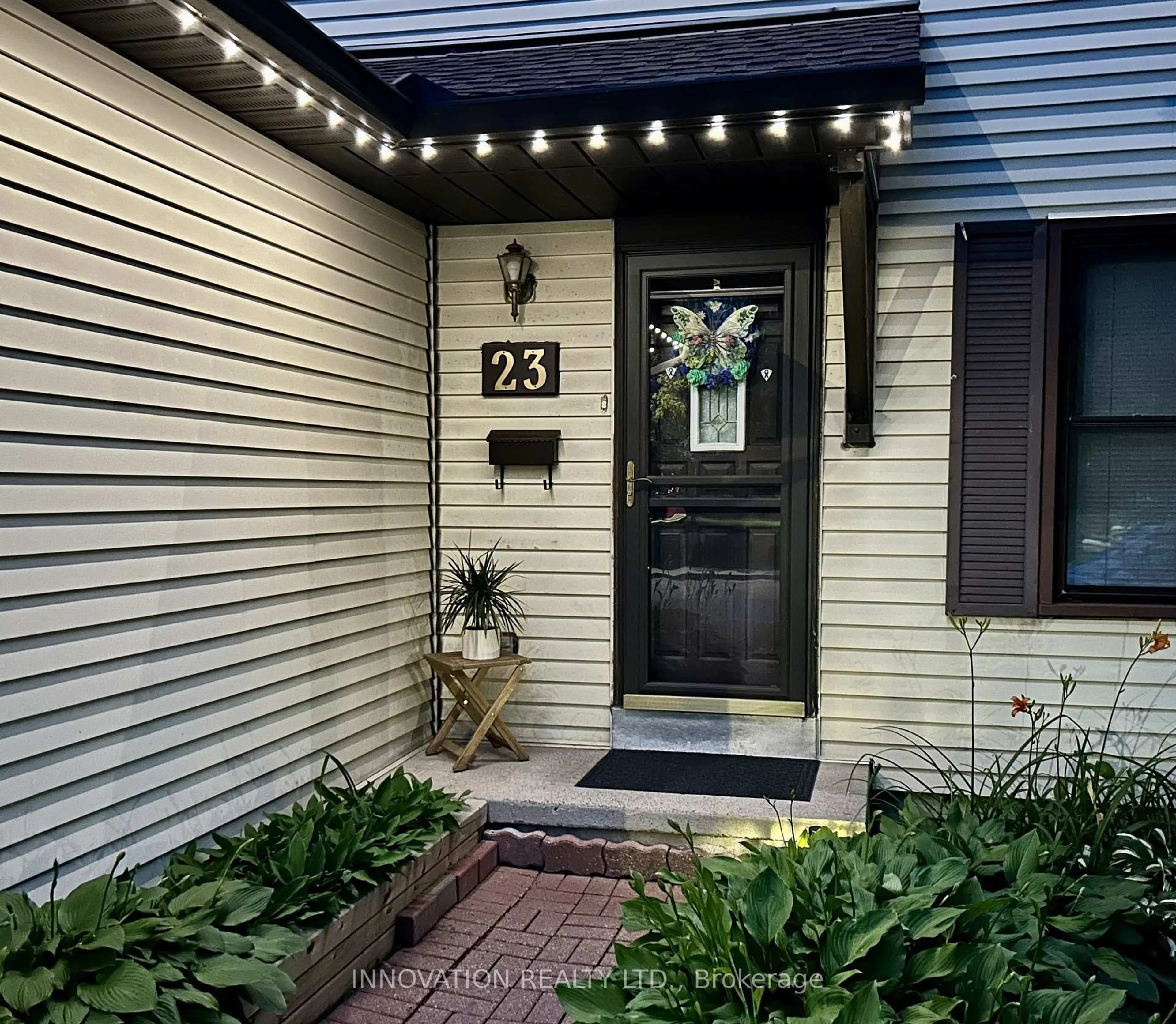 Indoor entryway for 23 McKitrick Dr, Ottawa Ontario K2L 2J7