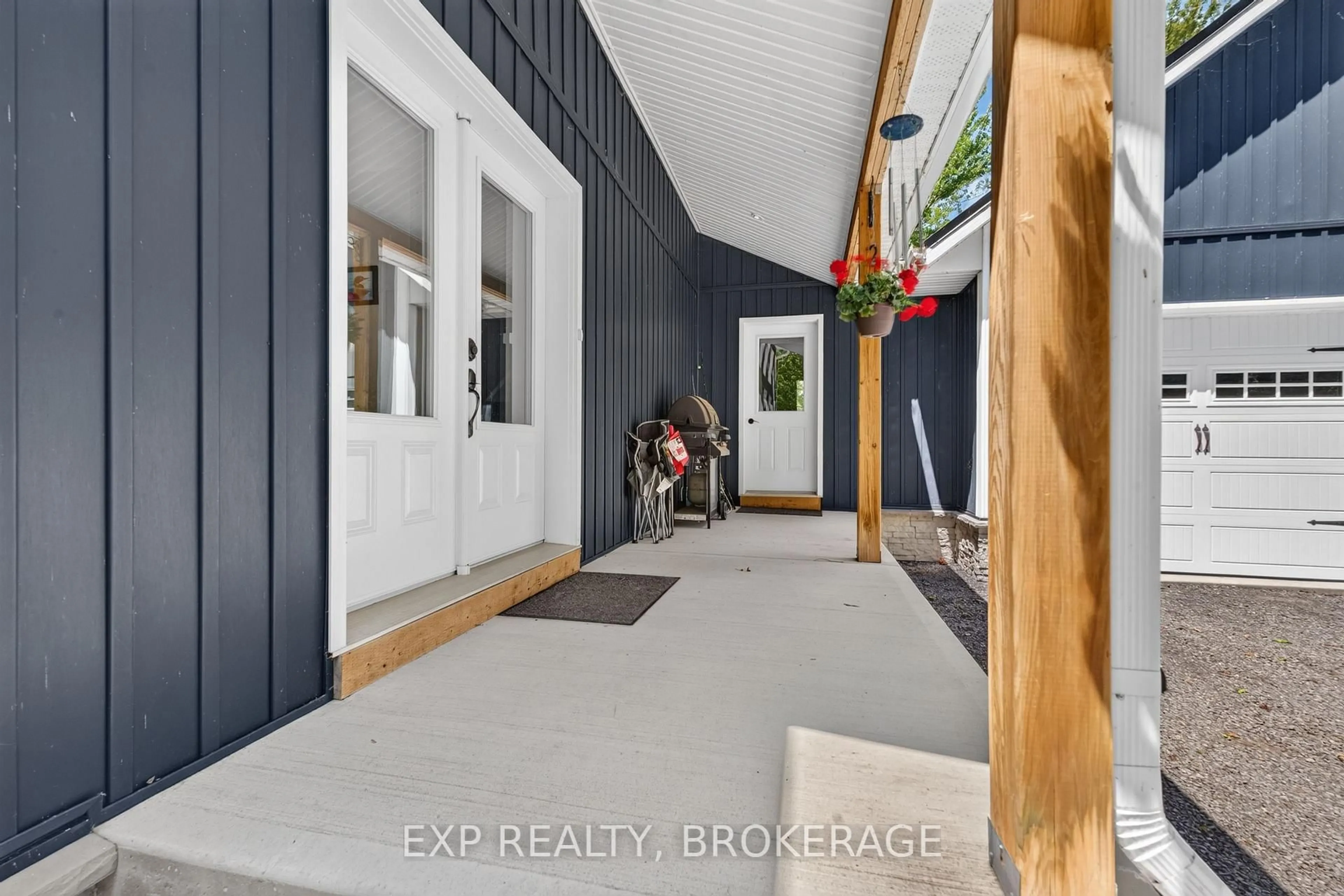 Indoor entryway for 3855 HIDEAWAY Lane, Battersea Ontario K0H 1H0