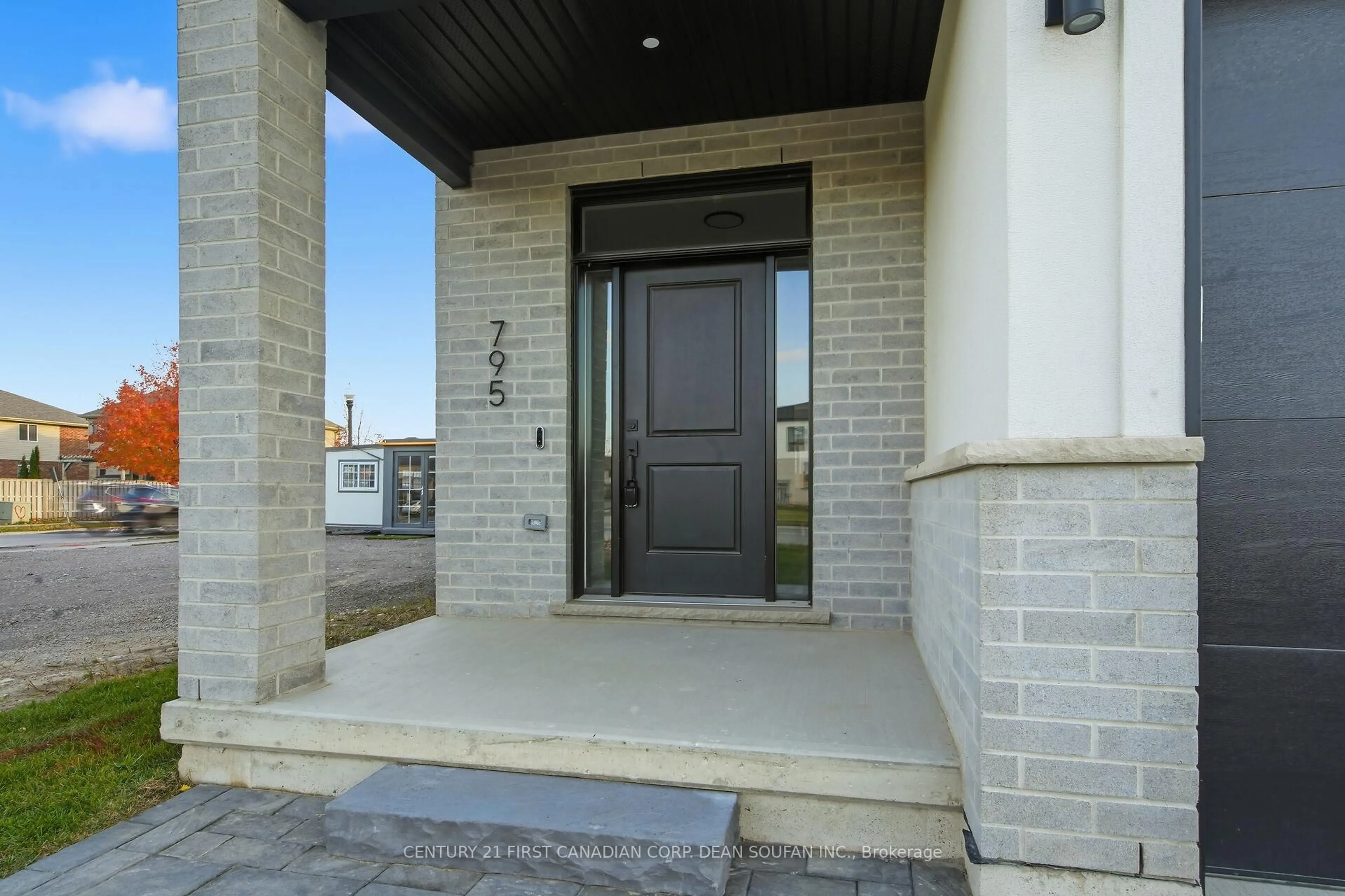 Indoor entryway for 795 CATALPA Sq, London North Ontario N6G 4A5