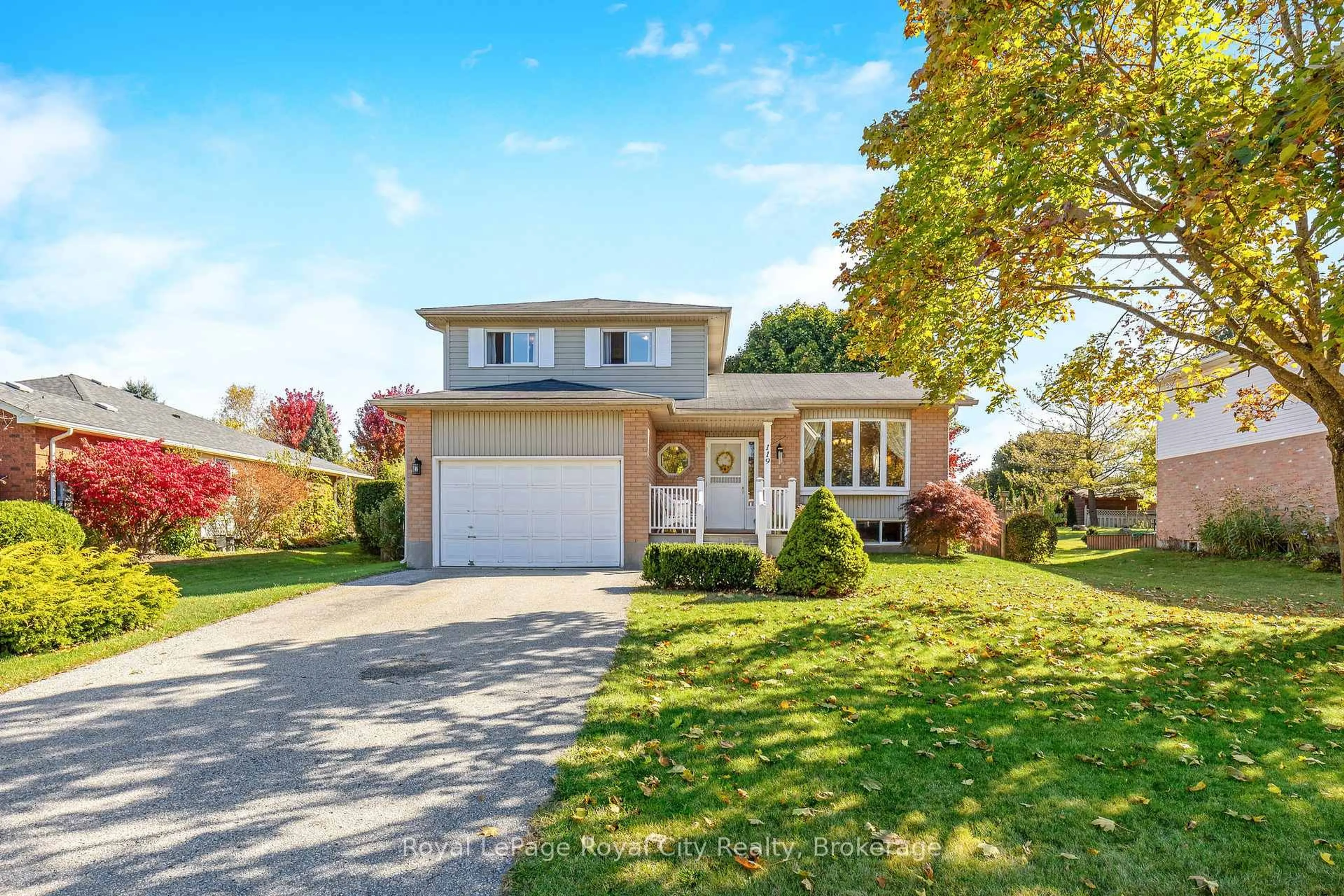 Home with vinyl exterior material, street for 119 Lou's Blvd, Guelph/Eramosa Ontario N0B 2K0
