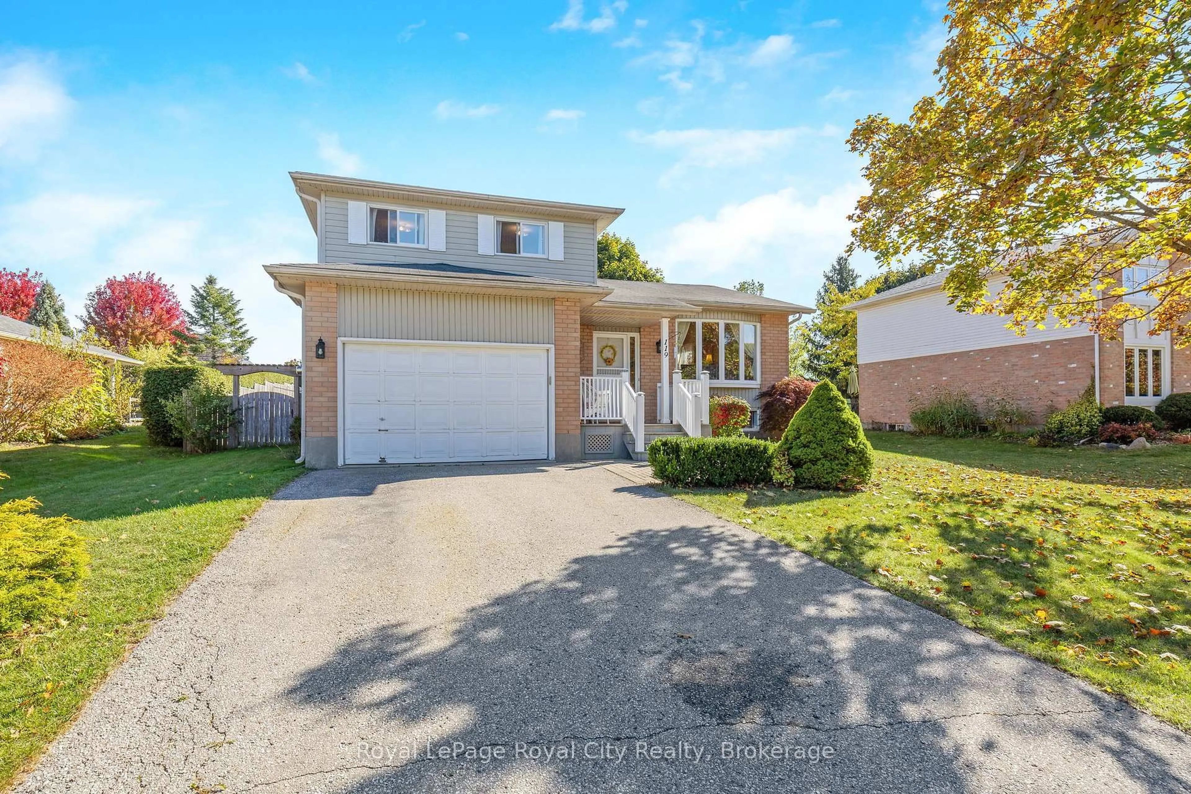 Home with vinyl exterior material, street for 119 Lou's Blvd, Guelph/Eramosa Ontario N0B 2K0