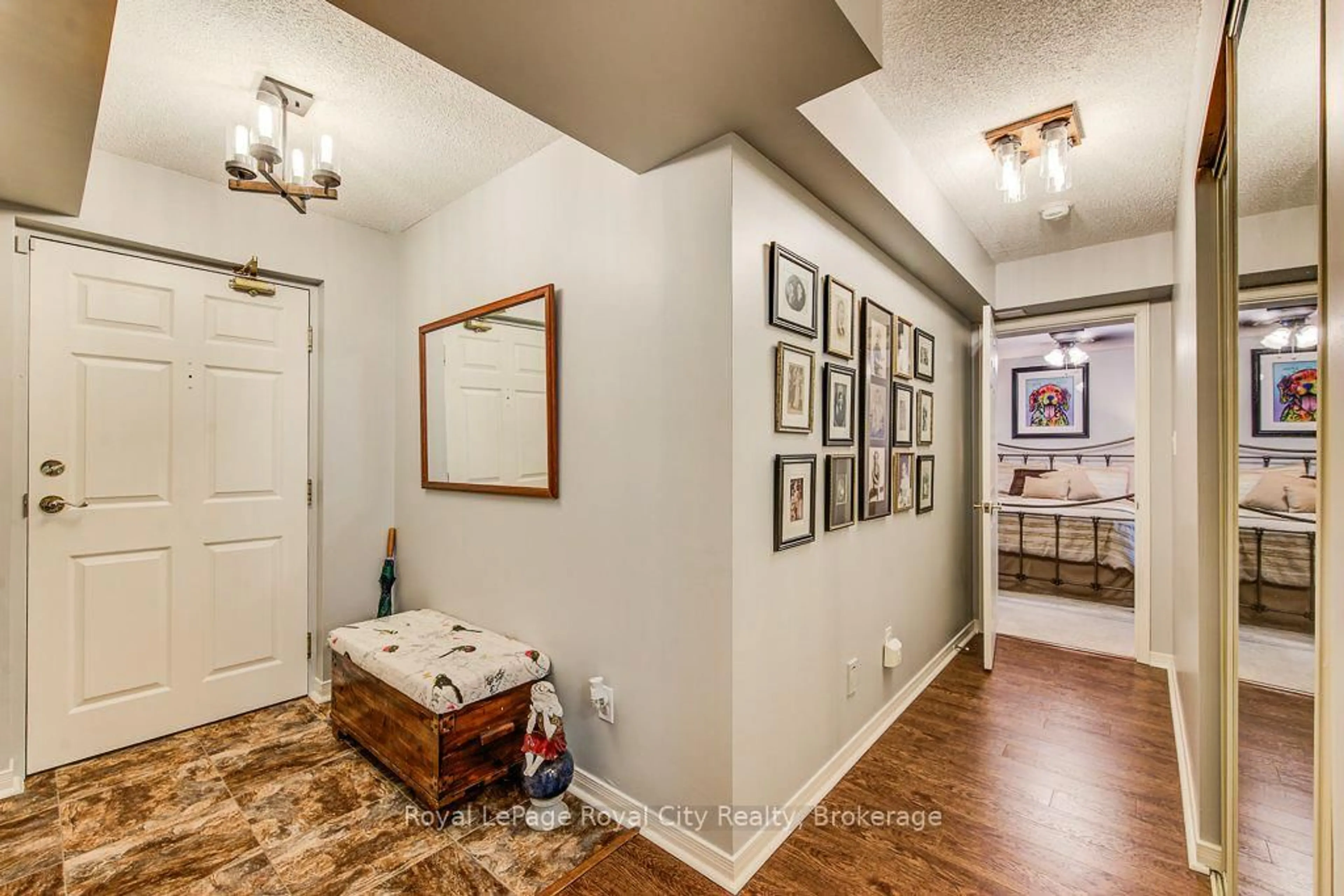 Indoor entryway for 281 Bristol St #204, Guelph Ontario N1H 8J3