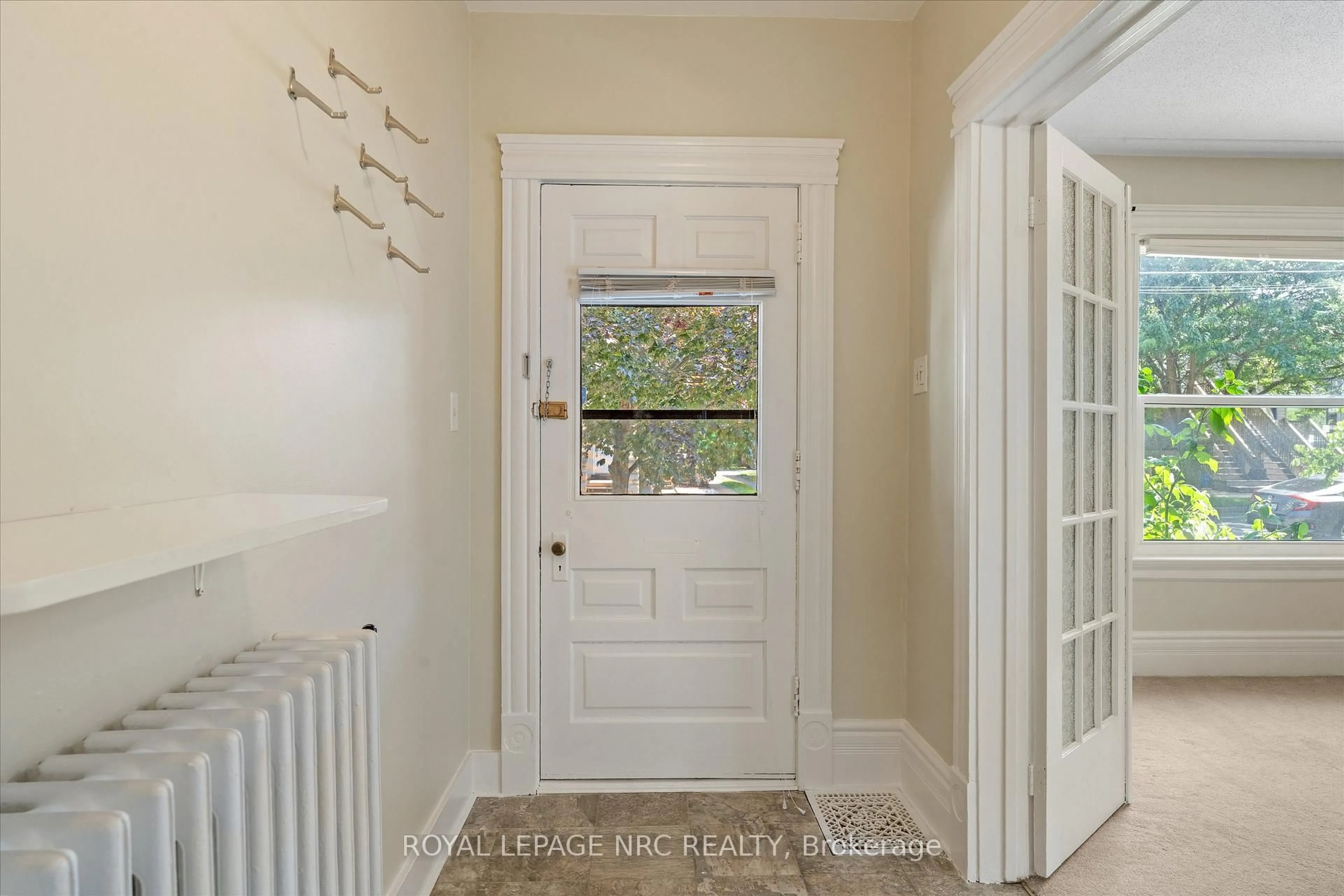Indoor entryway for 7 Beecher St, St. Catharines Ontario L2R 5S4