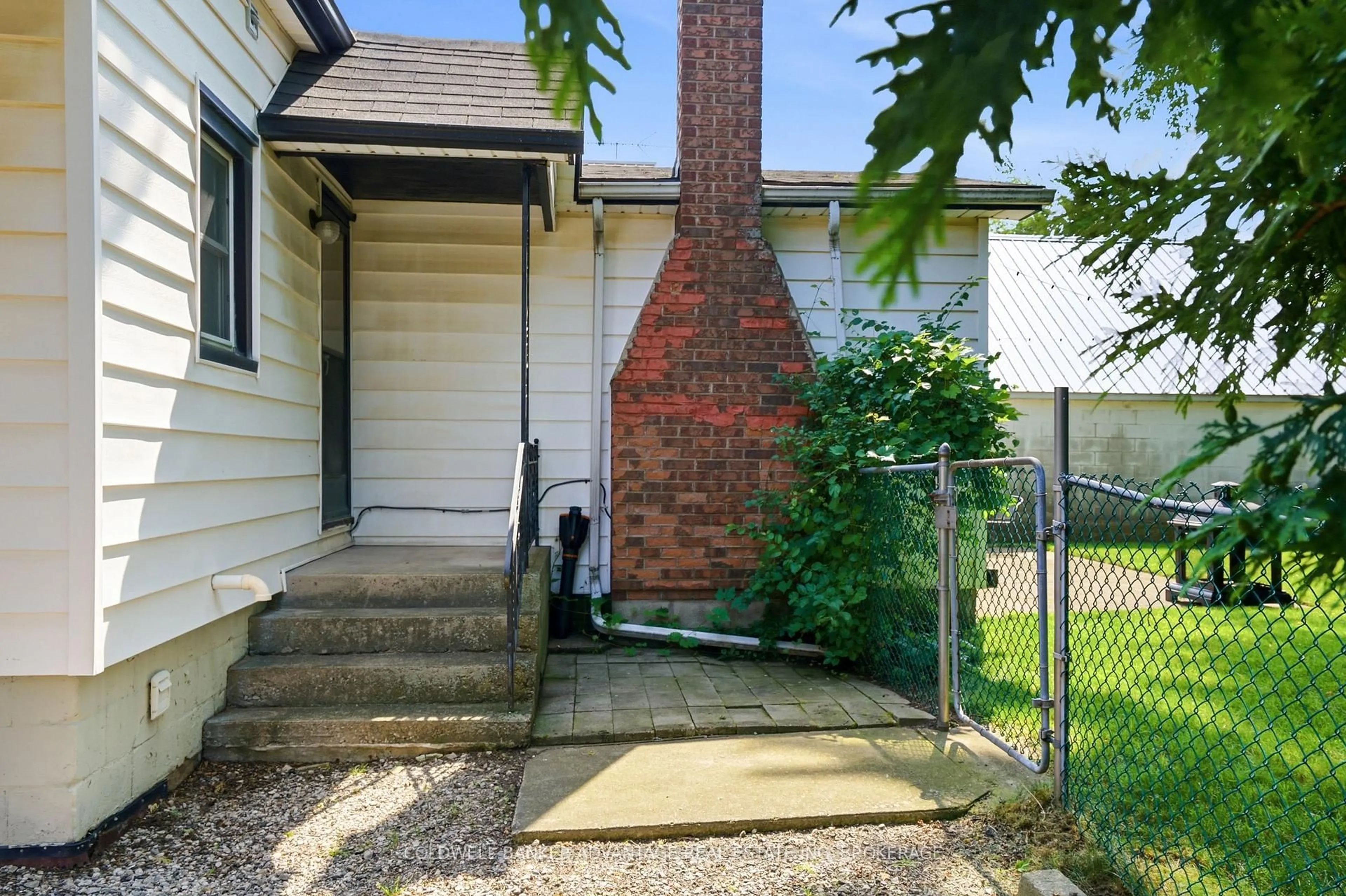 Patio, street for 5888 Keith St, Niagara Falls Ontario L2J 1J9