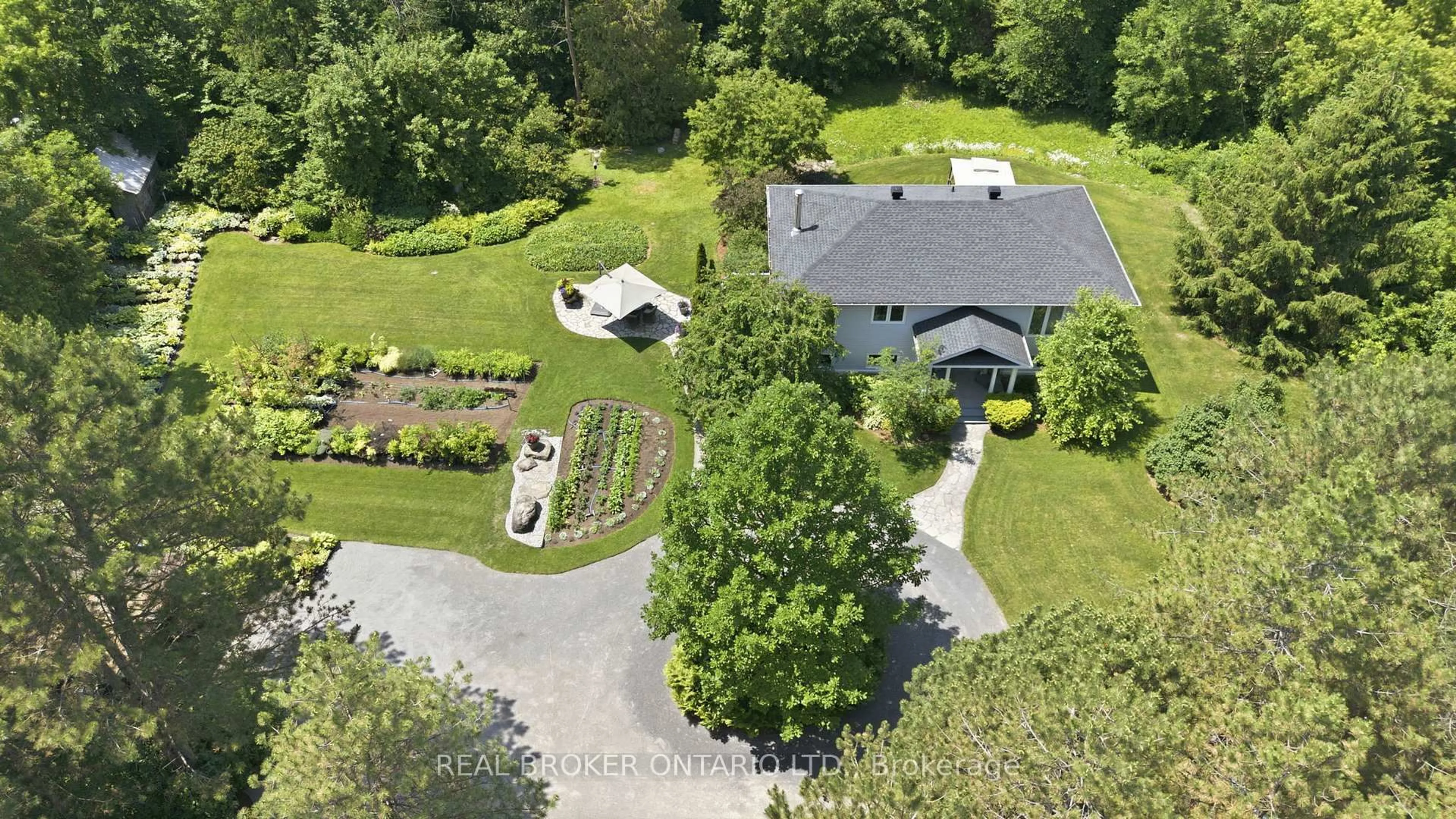 A pic from outside/outdoor area/front of a property/back of a property/a pic from drone, unknown for 6550 Rideau Valley Dr, Manotick Ontario K4M 1B3