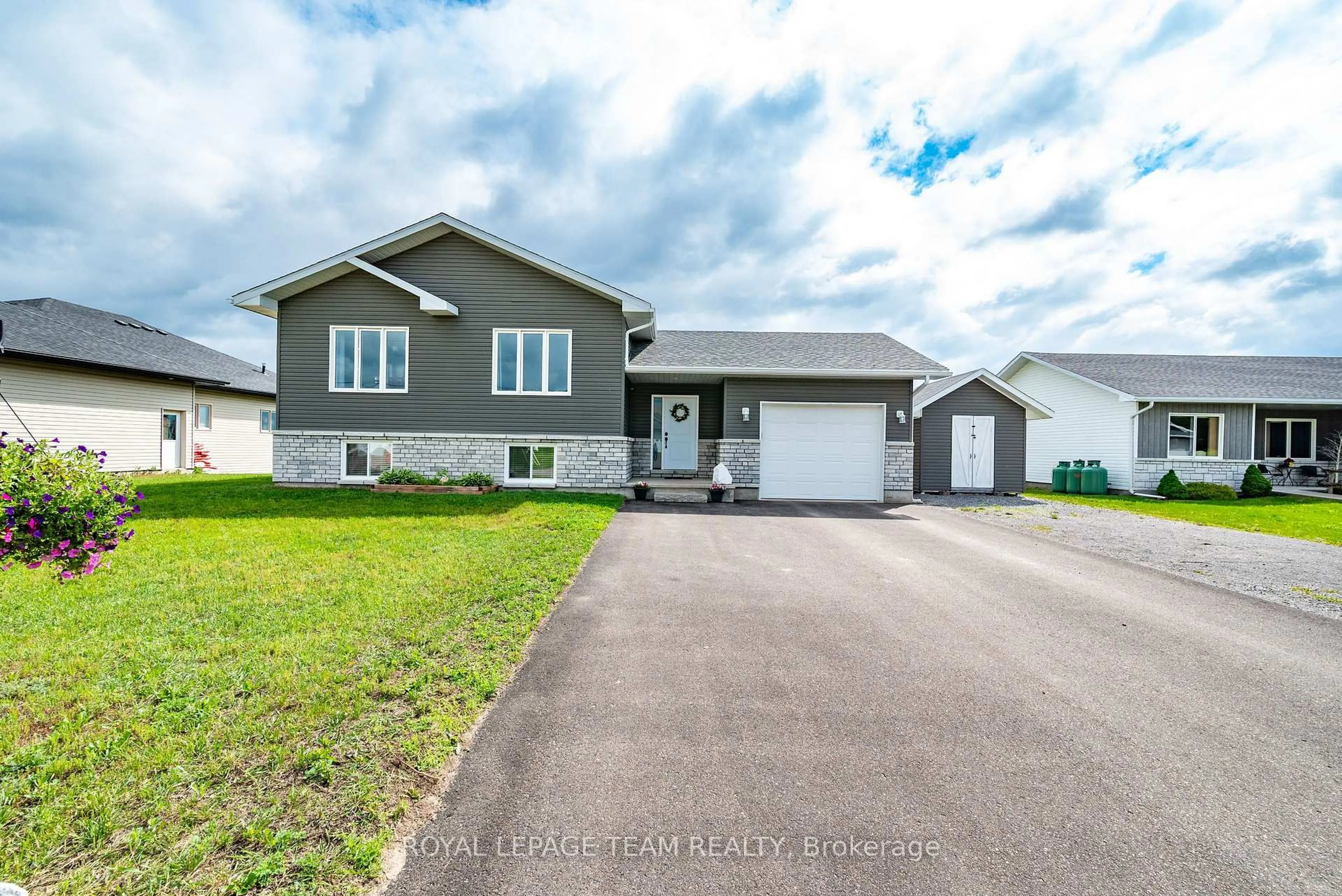 A pic from outside/outdoor area/front of a property/back of a property/a pic from drone, street for 529 Wellington St, Eganville Ontario K0J 1T0