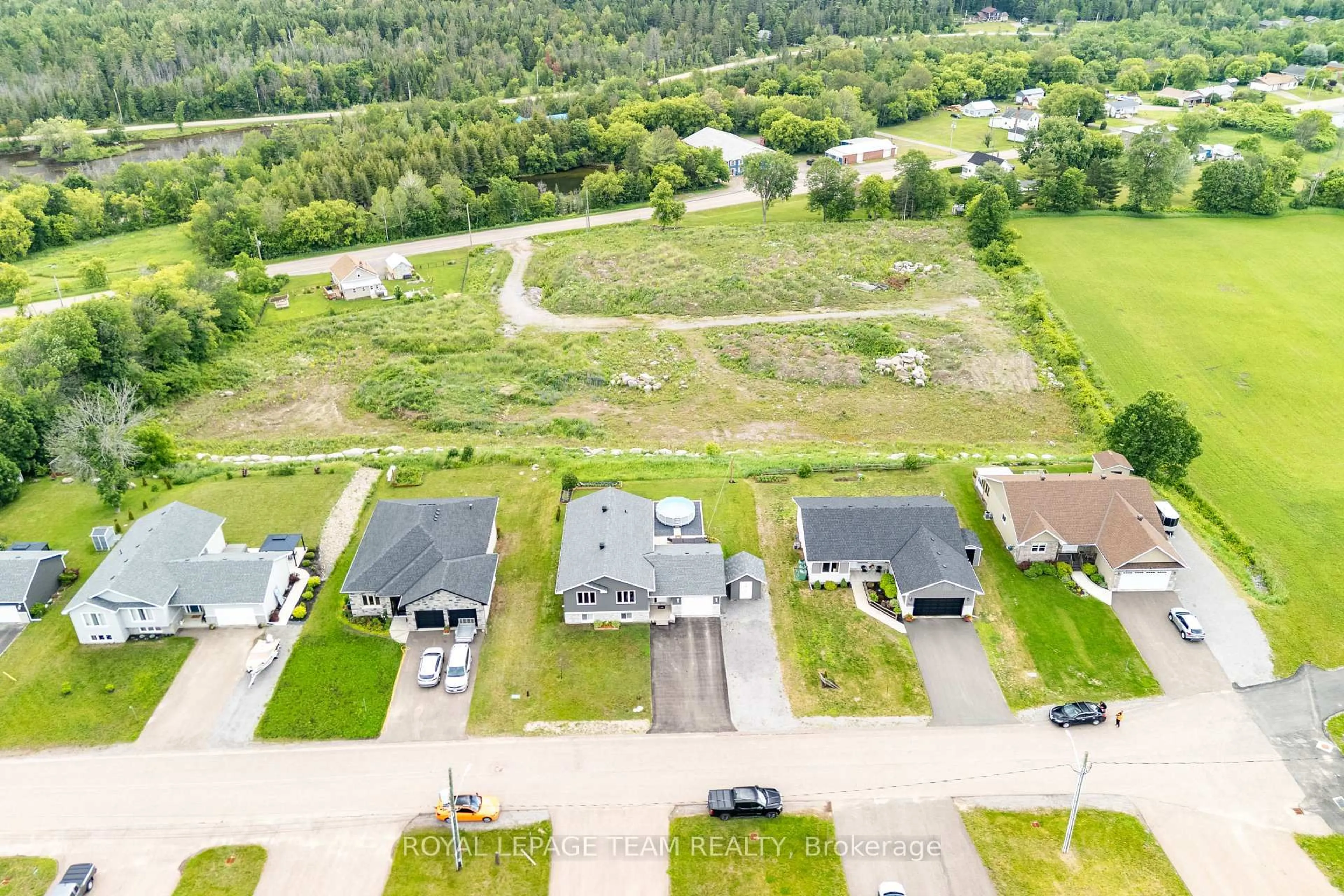 A pic from outside/outdoor area/front of a property/back of a property/a pic from drone, unknown for 529 Wellington St, Eganville Ontario K0J 1T0